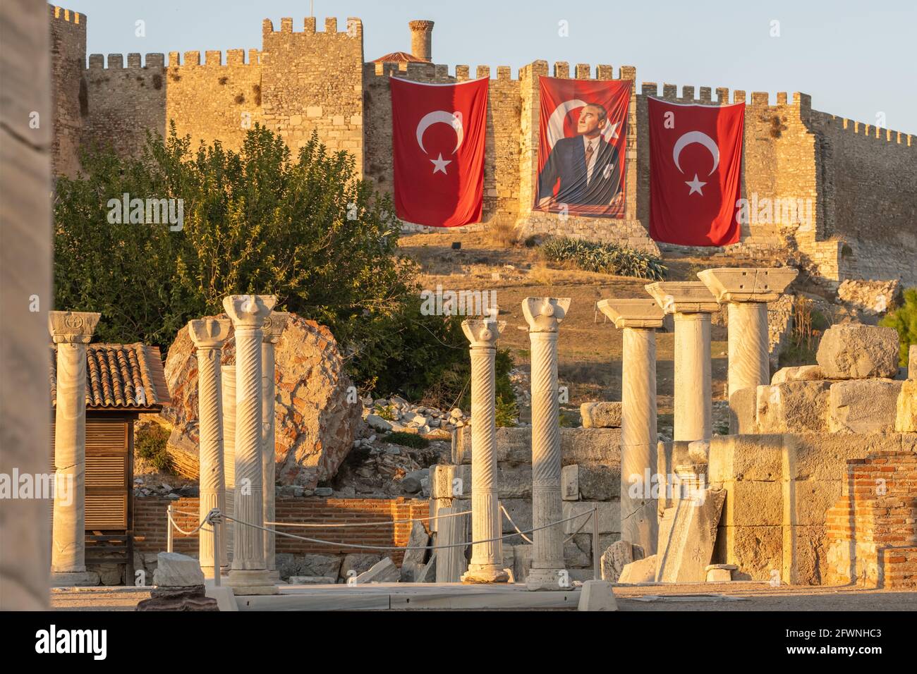 Les ruines de la basilique Johns et l'ancien château d'Ayasuluk dans la ville de Selcuk, en Turquie Banque D'Images
