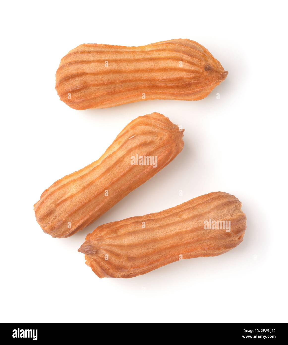 Vue de dessus des eclalairs fraîchement cuits isolés sur blanc Banque D'Images