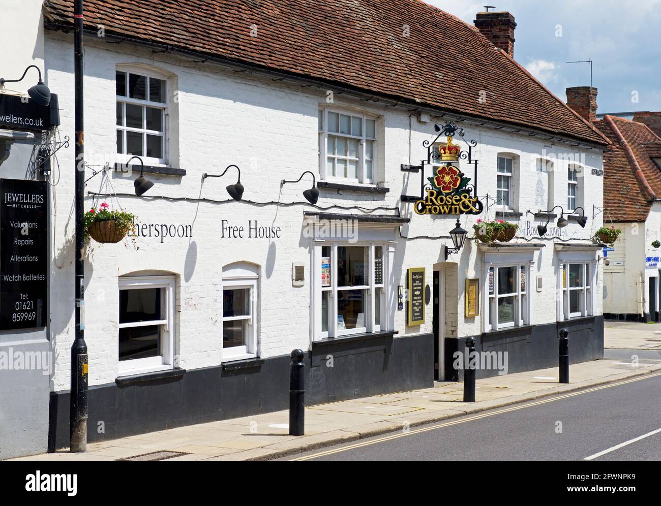 The Rose & Crown - un pub de Wetherspoon - sur High Street, Maldon, Essex, Angleterre Banque D'Images