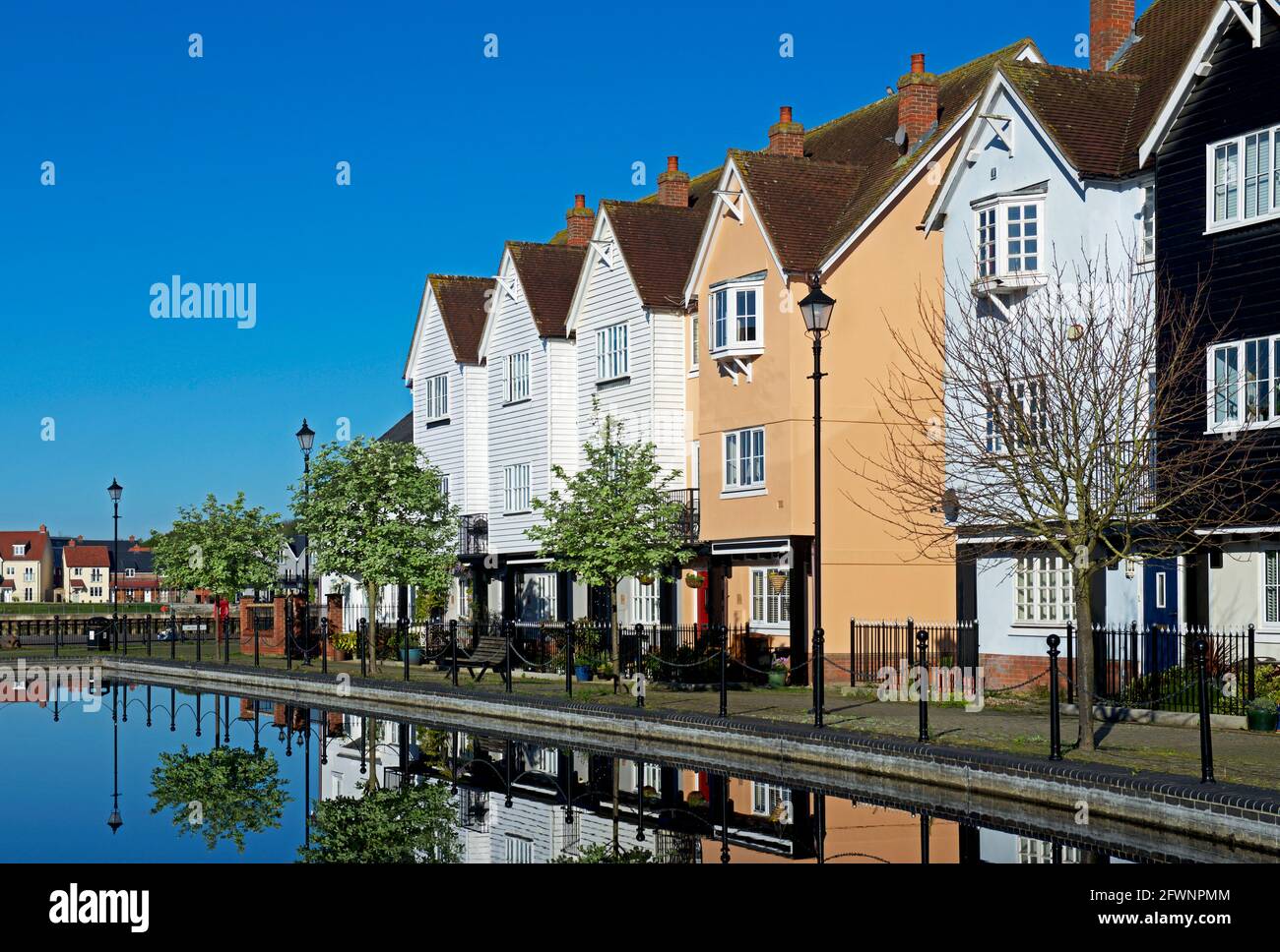 Dockside maisons et appartements à Wivenhoe, Essex, Angleterre Royaume-Uni Banque D'Images