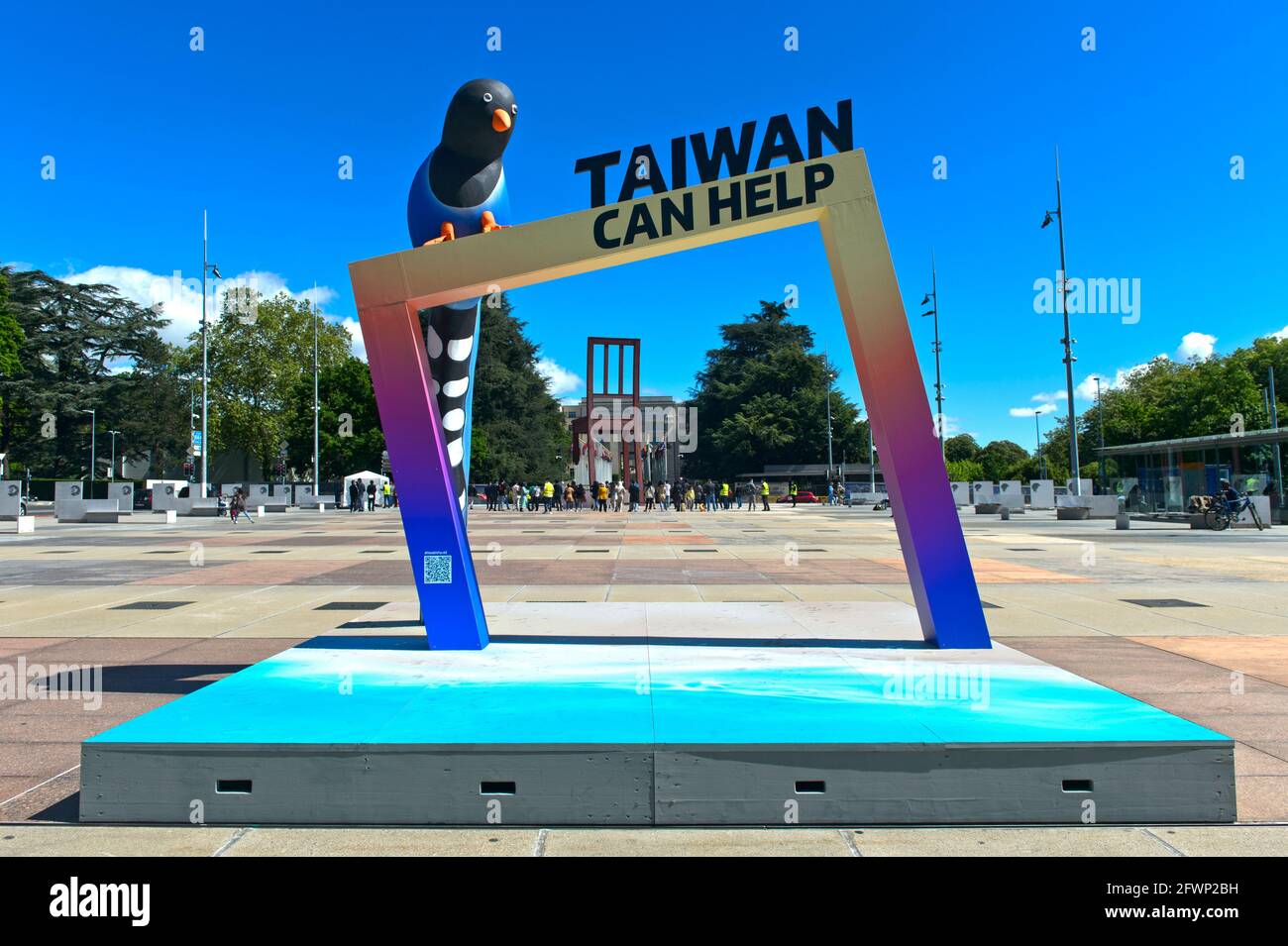 Statue « Taiwan peut aider » devant le siège des Nations Unies lors de l'Assemblée mondiale de la Santé (WHA74) 2021, Genève, Suisse Banque D'Images