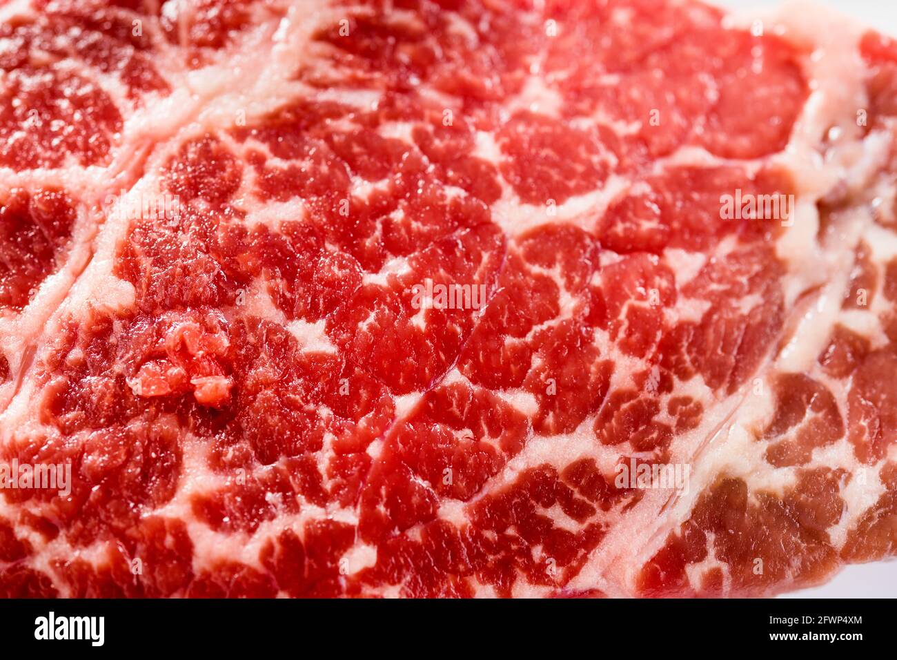 Bœuf le plus fin produit en douceur dans l'environnement, bœuf pur Angus, viande crue, steak parfaitement marbré et parsemé de veines de graisse meilleure qualité de viande pour les gourmets Banque D'Images