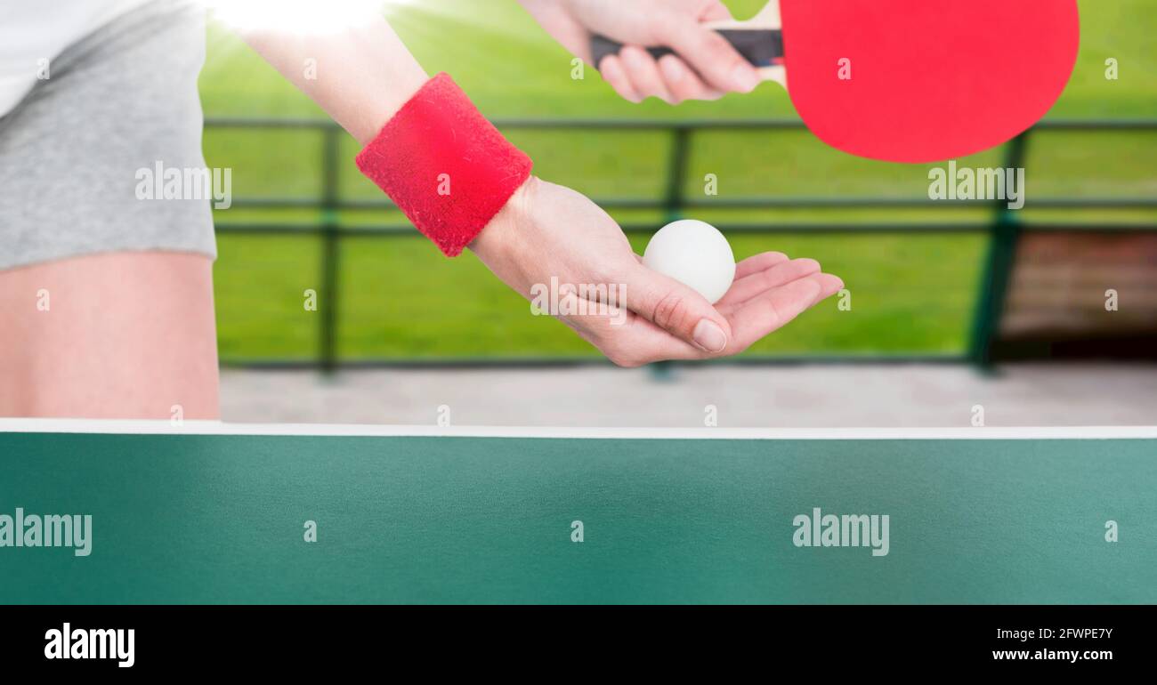 Composition de la section médiane de la tenue féminine de joueur de tennis de table balle et raquette Banque D'Images