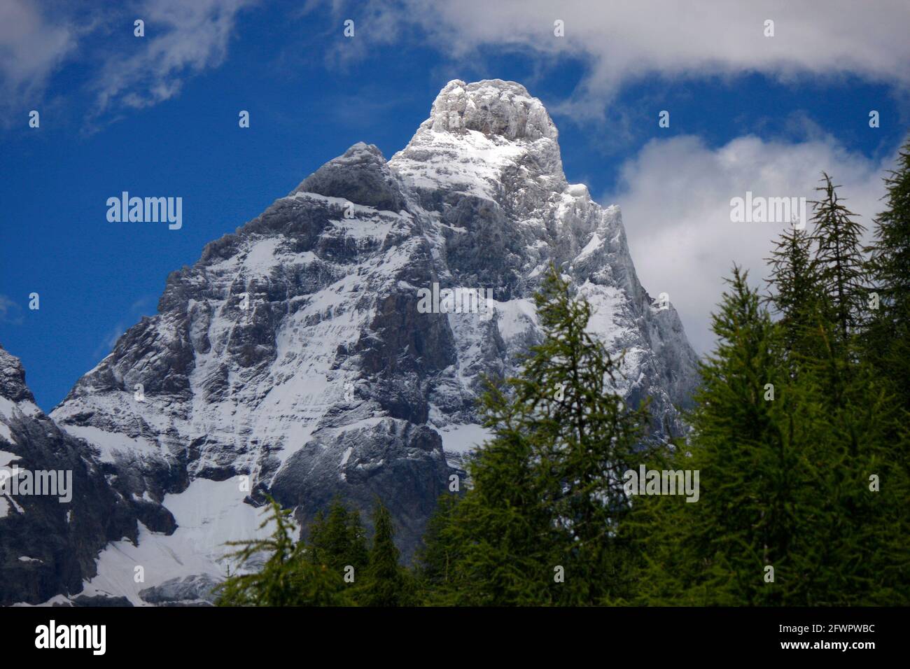 das Beratung von der italienischen Seite, von Valtournenche aus gesehen. Hier Heisst der Berg Monte Cervino, Italien. Banque D'Images