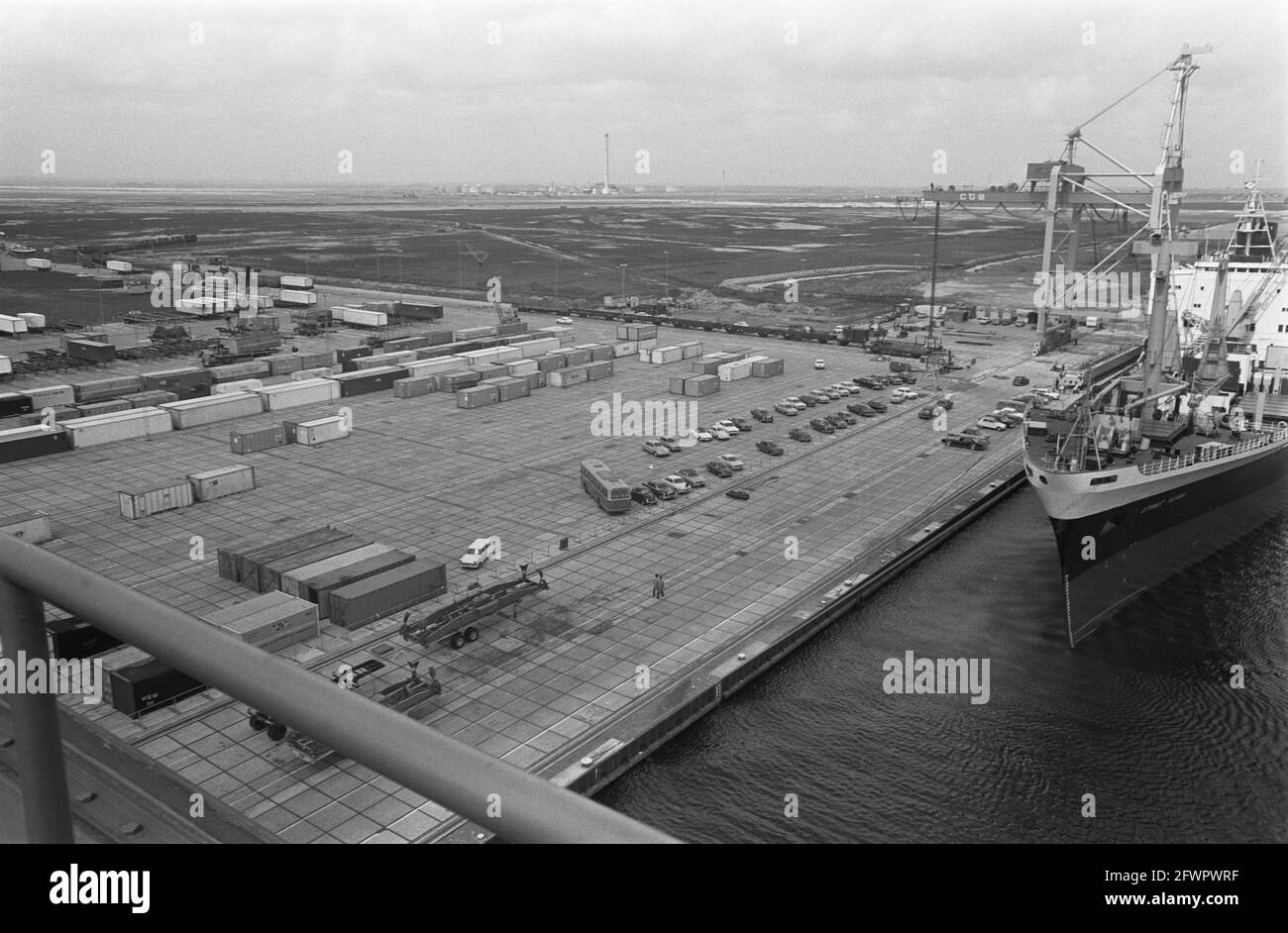 Motor Freighter Straat Algoa transféré par Verolme Verenigde Scheepswerven à K.J.C.P.L. à Amsterdam par HM, v. d. Schalk, dir., Verolme et Mak, kap. v/h navire, 25 avril 1969, SHIPWERVEN, transferts, navires, pays-Bas, agence de presse du XXe siècle photo, news to Remember, documentaire, photographie historique 1945-1990, histoires visuelles, L'histoire humaine du XXe siècle, immortaliser des moments dans le temps Banque D'Images