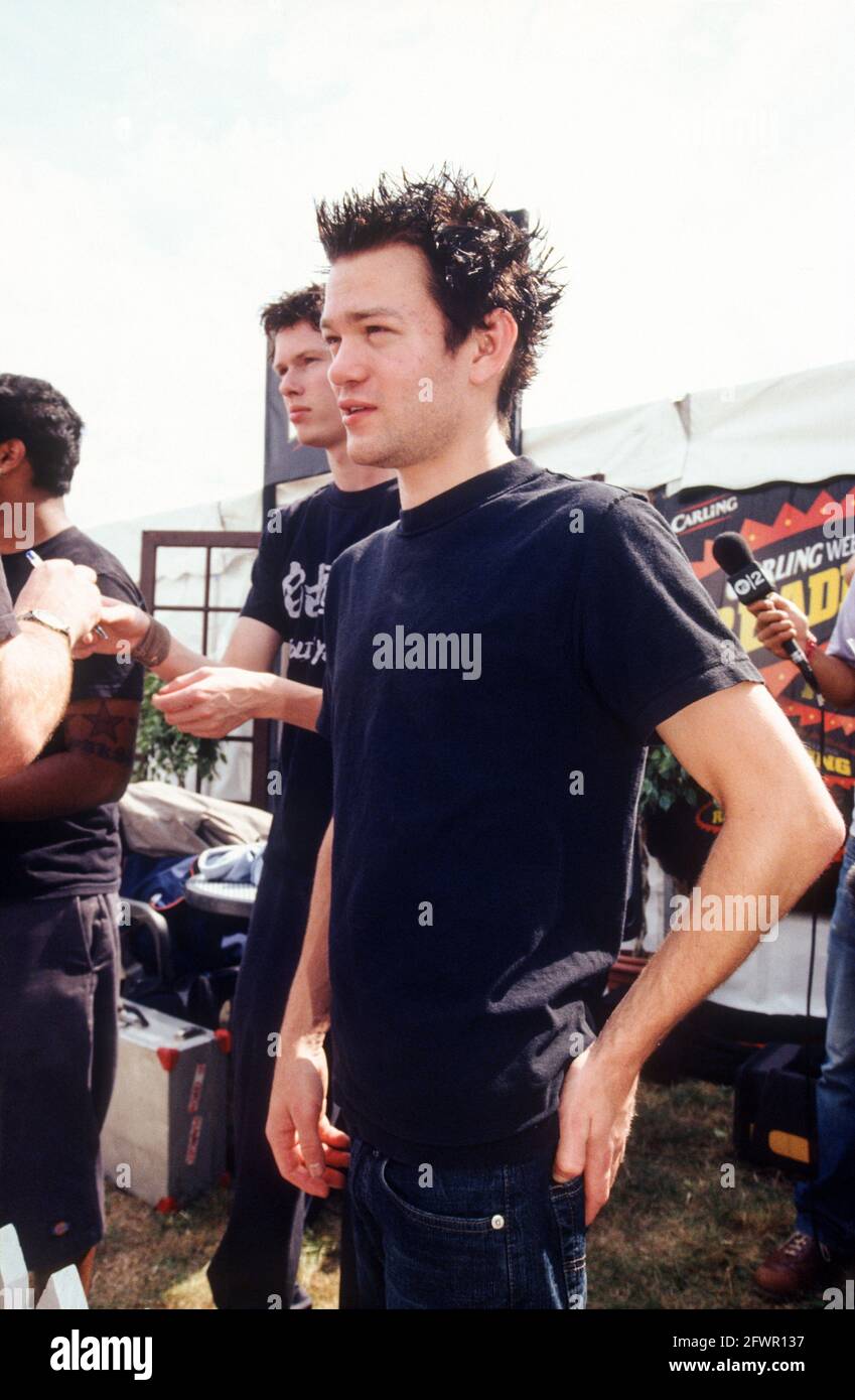 Deryck Whibley of Sum 41 au Reading Festival 2002, Reading, Berkshire, Angleterre, Royaume-Uni. Banque D'Images