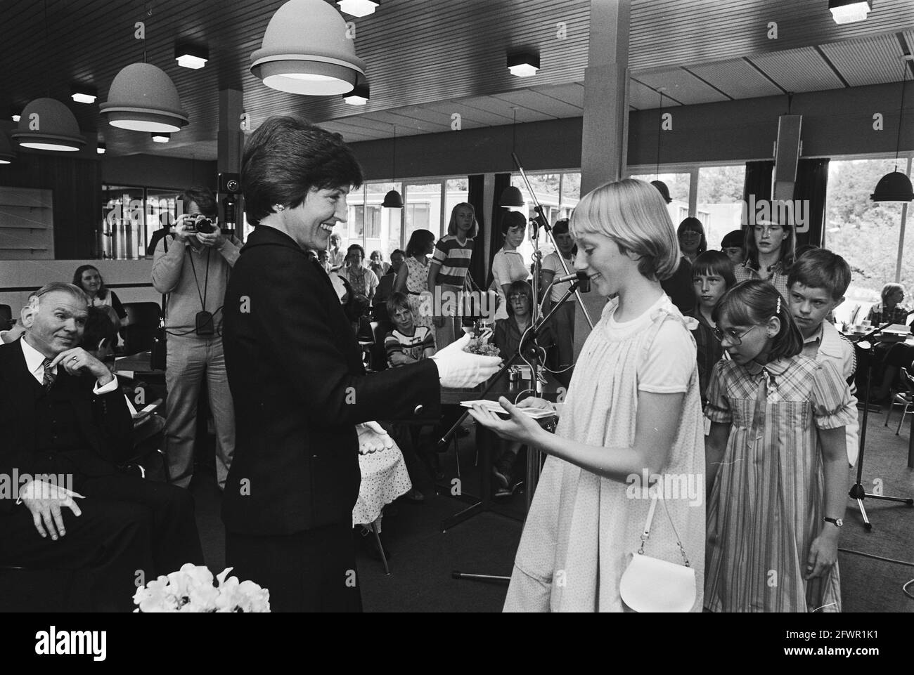 La princesse Margriet à la cérémonie de remise des prix Concours de poésie pour enfants UNESCO/NCRV, 23 juin 1980, cérémonies de remise des prix, poèmes, Pays-Bas, Agence de presse du XXe siècle photo, nouvelles à retenir, documentaire, photographie historique 1945-1990, histoires visuelles, L'histoire humaine du XXe siècle, immortaliser des moments dans le temps Banque D'Images