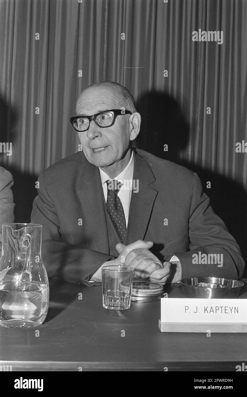 Congrès néerlandais à Doelen à Rotterdam, numéro 26 Capt. Numéro 27 Ruysschaert, numéro 28 Loose, numéro 29 Verploe, 17 février 1967, Congrès, pays-Bas, Agence de presse du XXe siècle photo, nouvelles à retenir, documentaire, photographie historique 1945-1990, histoires visuelles, L'histoire humaine du XXe siècle, immortaliser des moments dans le temps Banque D'Images