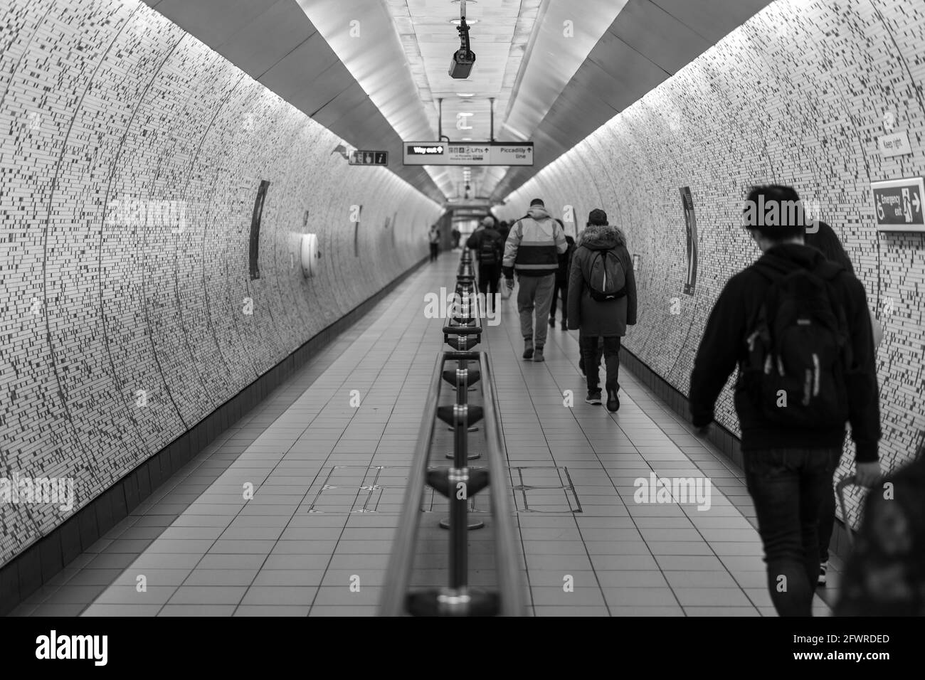 Tôt le matin à la station de métro de Londres Banque D'Images