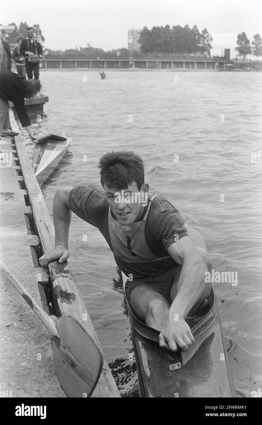 Championnats hollandais de canoë sur le Bosbaan. Paul Hoekstra devient champion K1 les 1000 et 500m, 30 juillet 1967, CHAMPIONNATS, Canoe, champions, pays-Bas, photo de l'agence de presse du XXe siècle, nouvelles à retenir, documentaire, photographie historique 1945-1990, histoires visuelles, L'histoire humaine du XXe siècle, immortaliser des moments dans le temps Banque D'Images