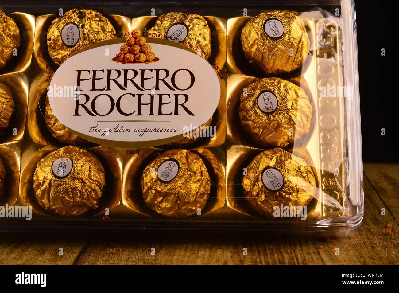 Bonbons au chocolat Ferrero Rocher Photo Stock - Alamy