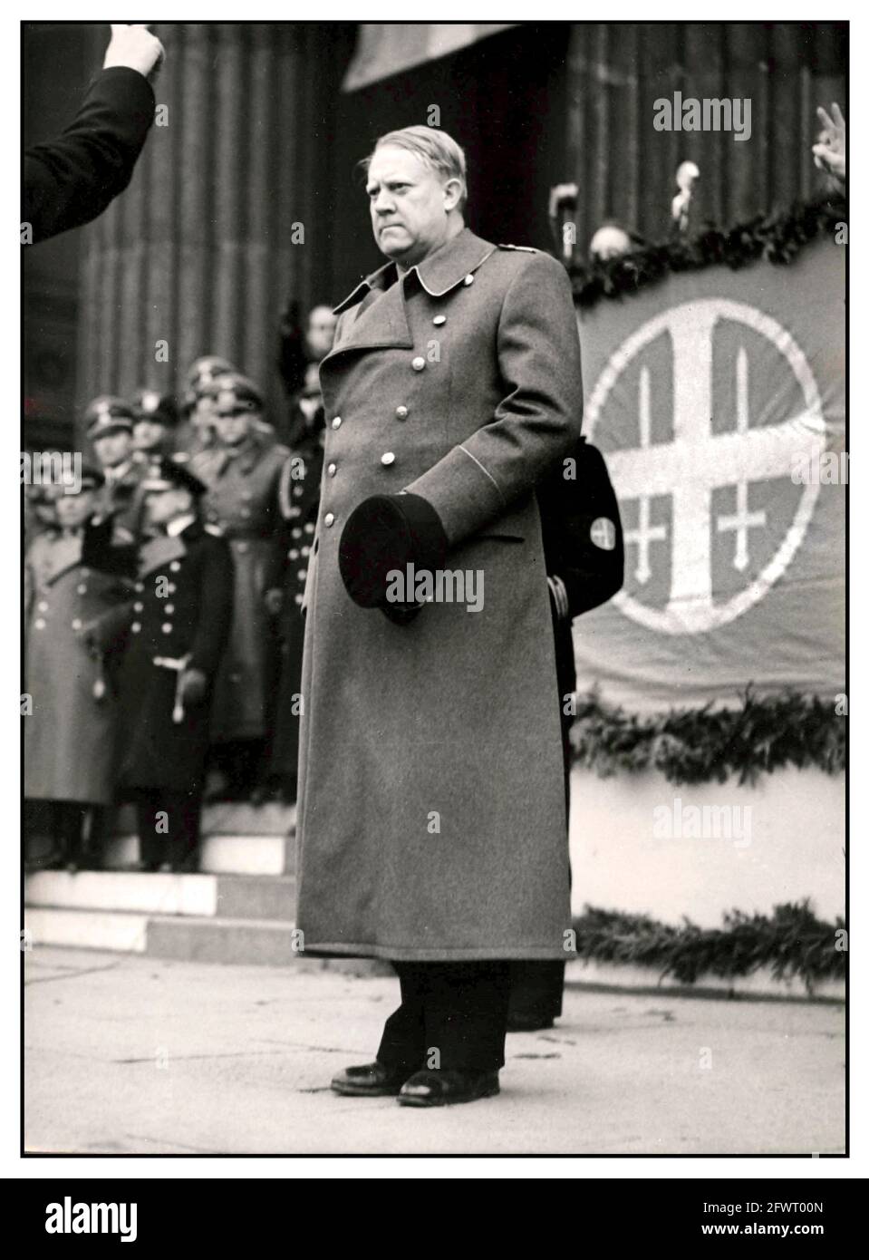 QUISLING novembre 1941 selon la propagande dans Aftenposten 3 novembre 1941. Dimanche, il y a eu une marche hirdopp, des discours du chef de cabinet Orvar Sæther et du chef de la NS Vidkun Quisling ainsi que de prêter serment à l'Universitetsplassen à Oslo: Norvège Banque D'Images QUISLING novembre 1941 selon la propagande dans Aftenposten 3 novembre 1941. Dimanche, il y a eu une marche hirdopp, des discours du chef de cabinet Orvar Sæther et du chef de la NS Vidkun Quisling ainsi que de prêter serment à l'Universitetsplassen à Oslo: Norvège Banque D'Images