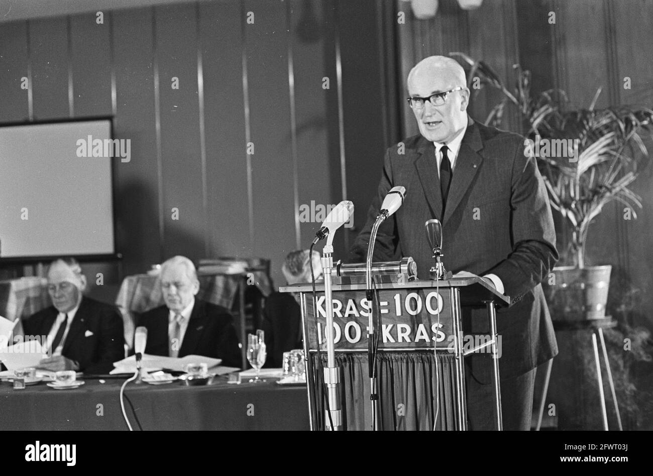 Assemblée générale du président de l'Association néerlandaise de construction routière, ir. Prins lors du discours d'ouverture, 31 janvier 1967, associations, réunions, Pays-Bas, Agence de presse du XXe siècle photo, nouvelles à retenir, documentaire, photographie historique 1945-1990, histoires visuelles, L'histoire humaine du XXe siècle, immortaliser des moments dans le temps Banque D'Images
