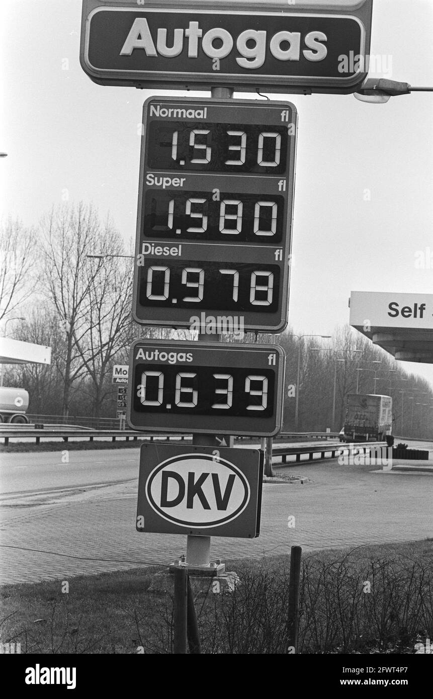 Baisse des prix de l'essence; super sous fl. 1.60, 29 janvier 1986, essence,  pompes à essence, Pays-Bas, Agence de presse du XXe siècle photo, nouvelles  à retenir, documentaire, photographie historique 1945-1990, histoires