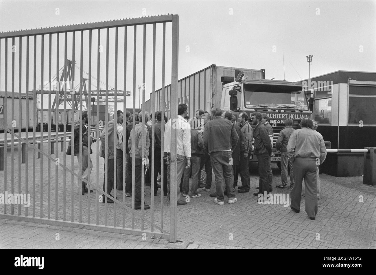 Grève de 24 heures dans le secteur de la cargaison générale à Rotterdam; aux entrées d'ECT et du port maritime bloquées par des grévistes, le 14 septembre 1984, grèves, pays-Bas, agence de presse du xxe siècle photo, nouvelles à retenir, documentaire, photographie historique 1945-1990, histoires visuelles, L'histoire humaine du XXe siècle, immortaliser des moments dans le temps Banque D'Images