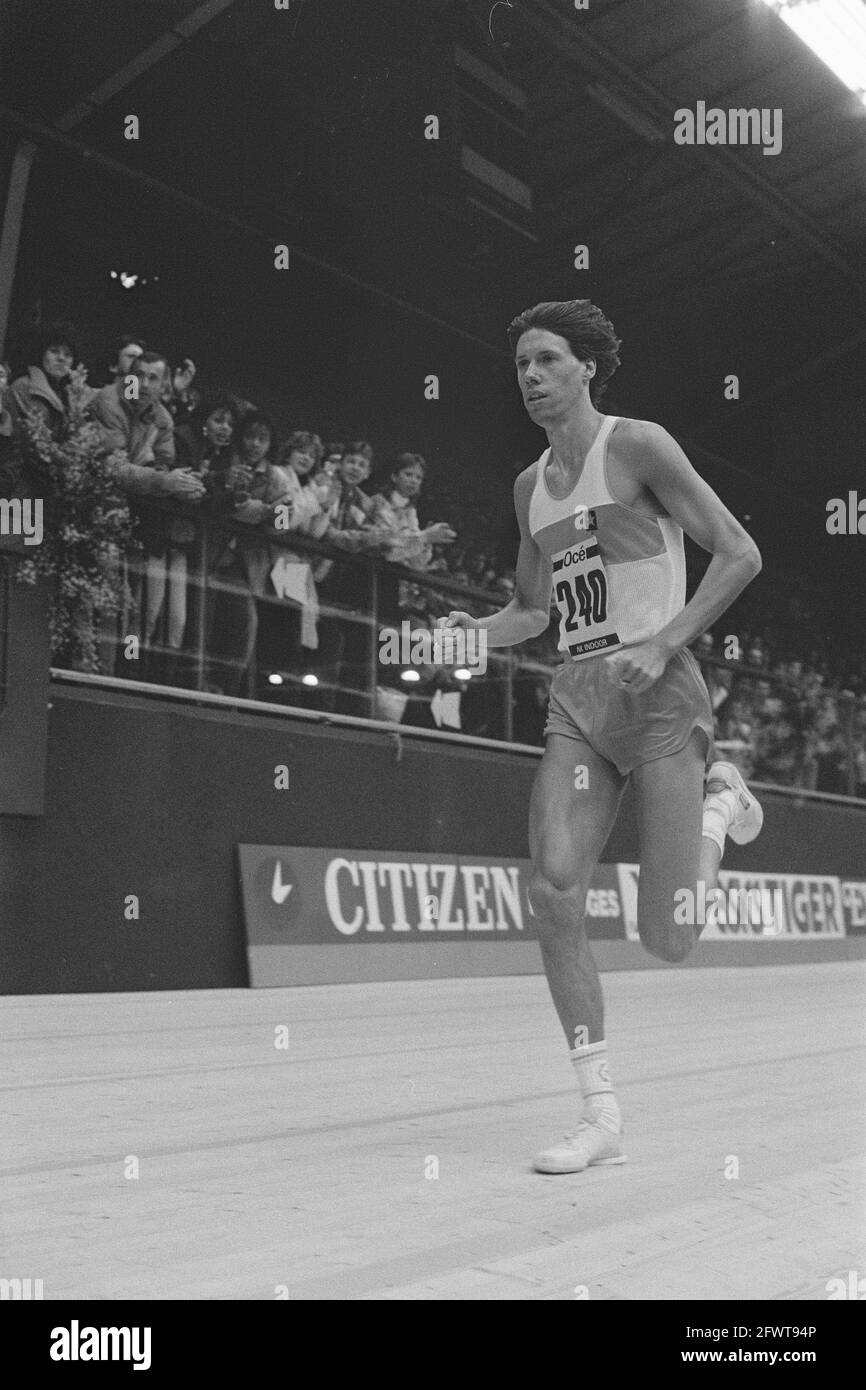 NK Indoor Athletics in the Hague, Rob Druppers lors d'une tentative infructueuse au record mondial de 1000 mètres, 8 février 1987, athlétisme, pays-Bas, agence de presse du xxe siècle photo, nouvelles à retenir, documentaire, photographie historique 1945-1990, histoires visuelles, L'histoire humaine du XXe siècle, immortaliser des moments dans le temps Banque D'Images