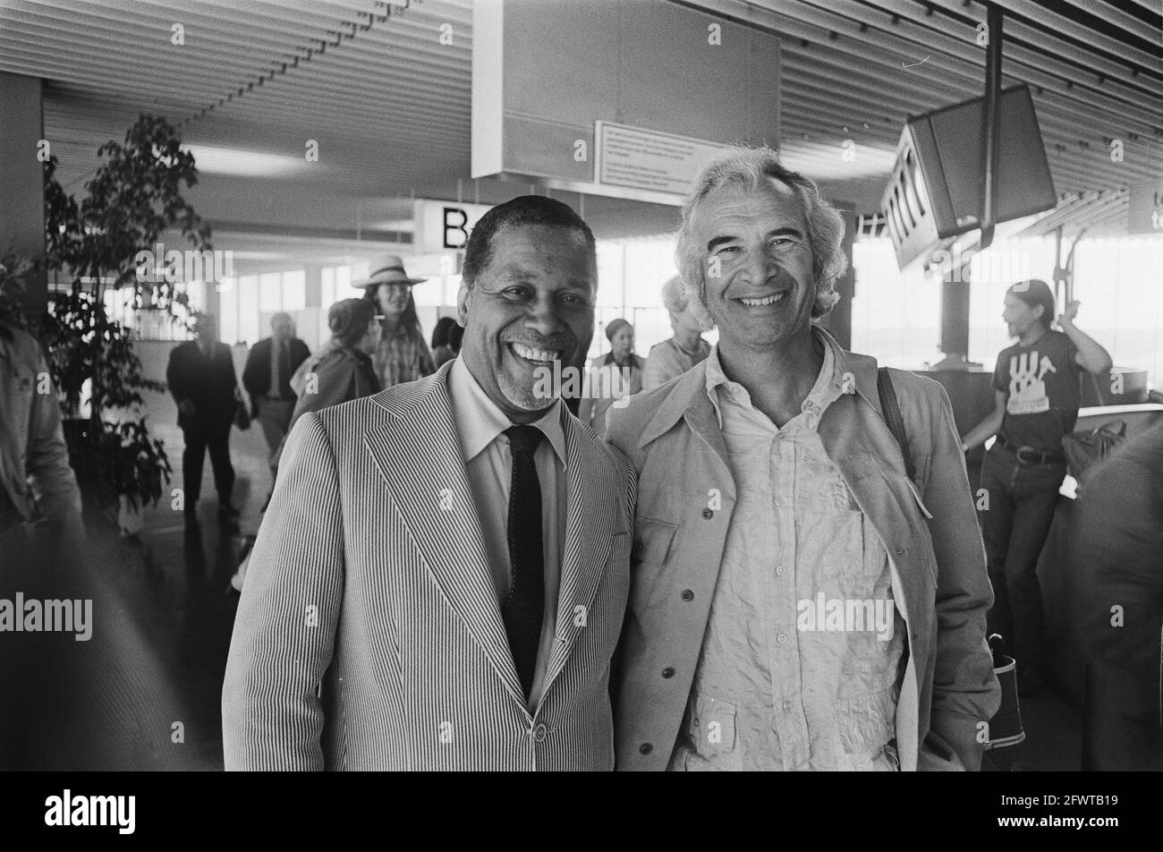 North Sea Jazz Festival à la Haye, John Lewis (Modern Jazz Quartet) et Dabe  Brubeck à l'aéroport de Schiphol, 16 juillet 1977, arrivées, festivals,  Pays-Bas, Agence de presse du XXe siècle photo,