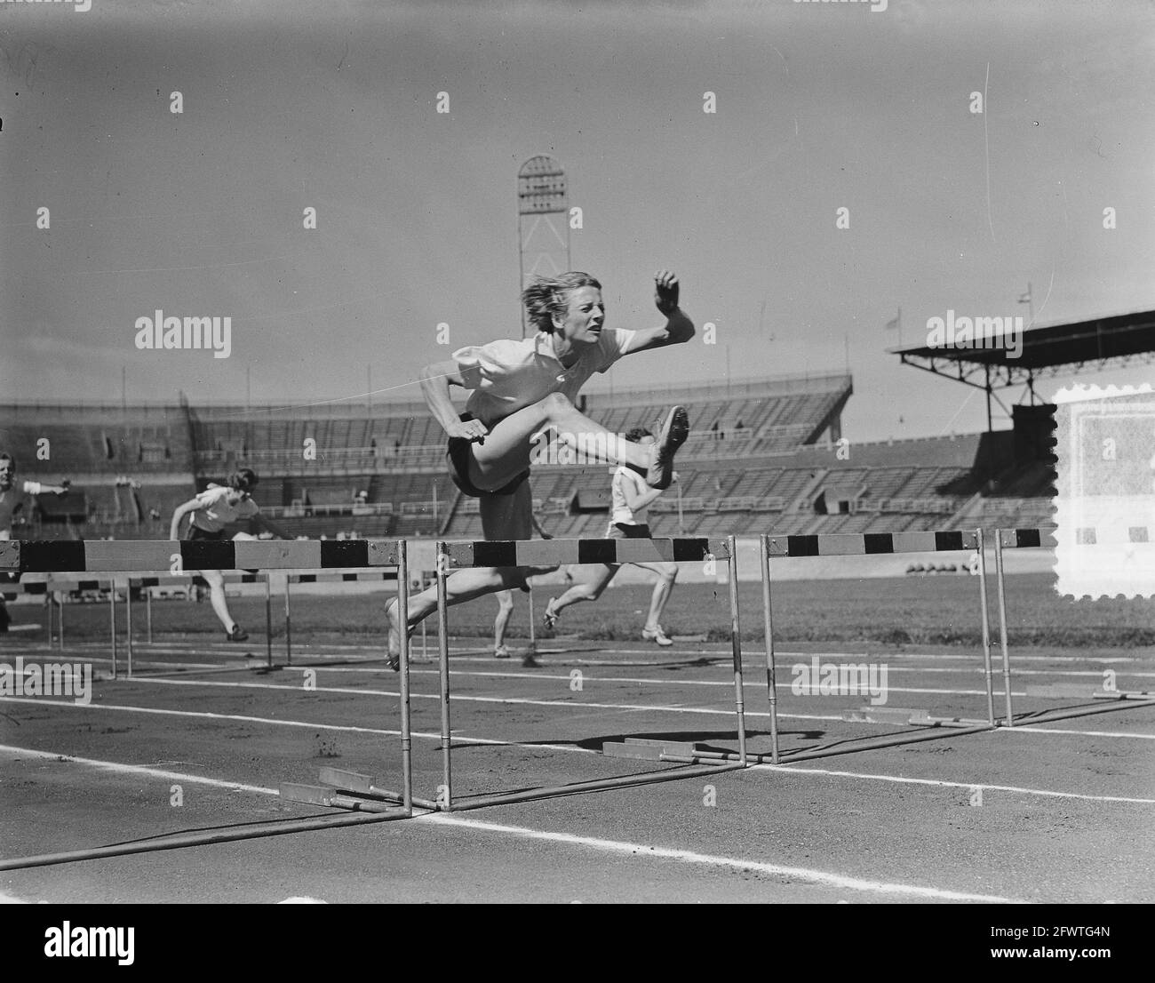 Journée olympique à Amsterdam. Fanny Blankers-Koen pendant 80 mètres haies, 21 juillet 1951, athlétisme, sport, Pays-Bas, Agence de presse du XXe siècle photo, nouvelles à retenir, documentaire, photographie historique 1945-1990, histoires visuelles, L'histoire humaine du XXe siècle, immortaliser des moments dans le temps Banque D'Images