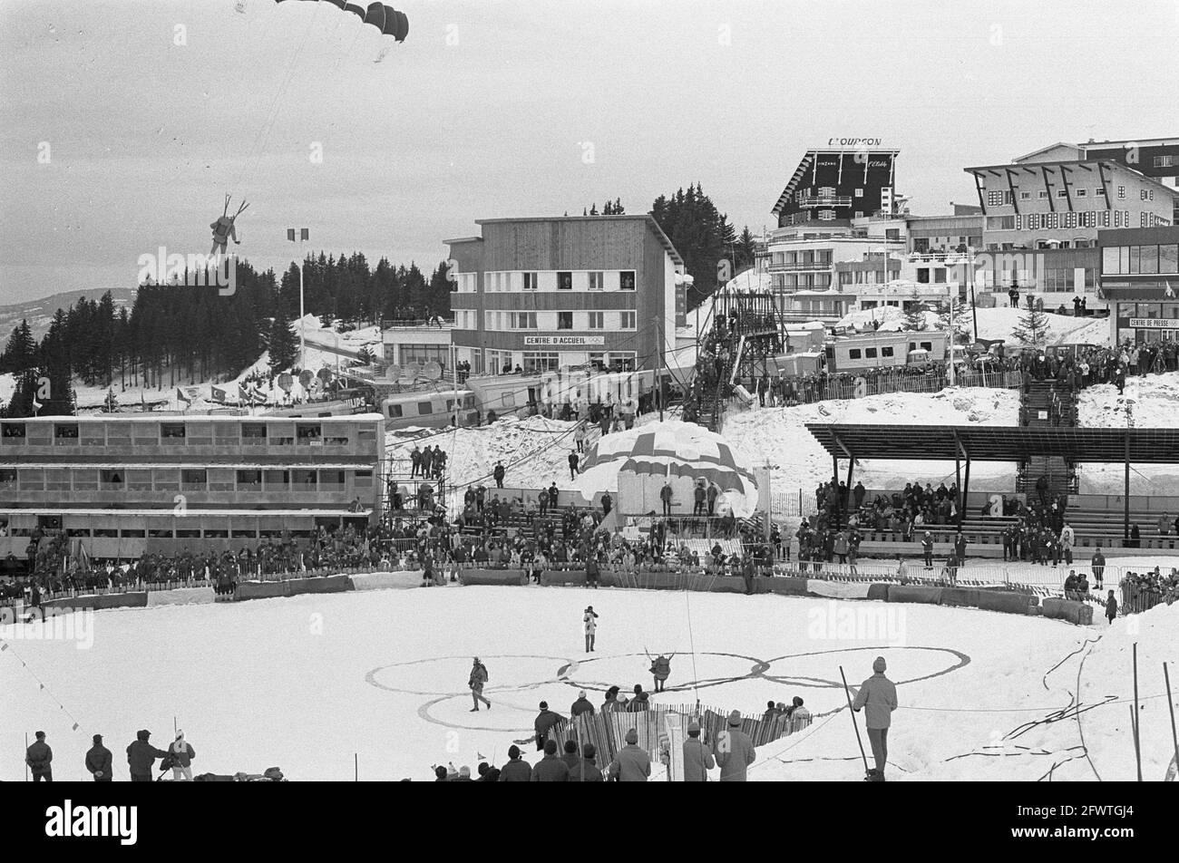 Jeux olympiques de Grenoble, parachutes à Chamrousse, 15 février 1968, PARACHUTES, Pays-Bas, Agence de presse du XXe siècle photo, nouvelles à retenir, documentaire, photographie historique 1945-1990, histoires visuelles, L'histoire humaine du XXe siècle, immortaliser des moments dans le temps Banque D'Images