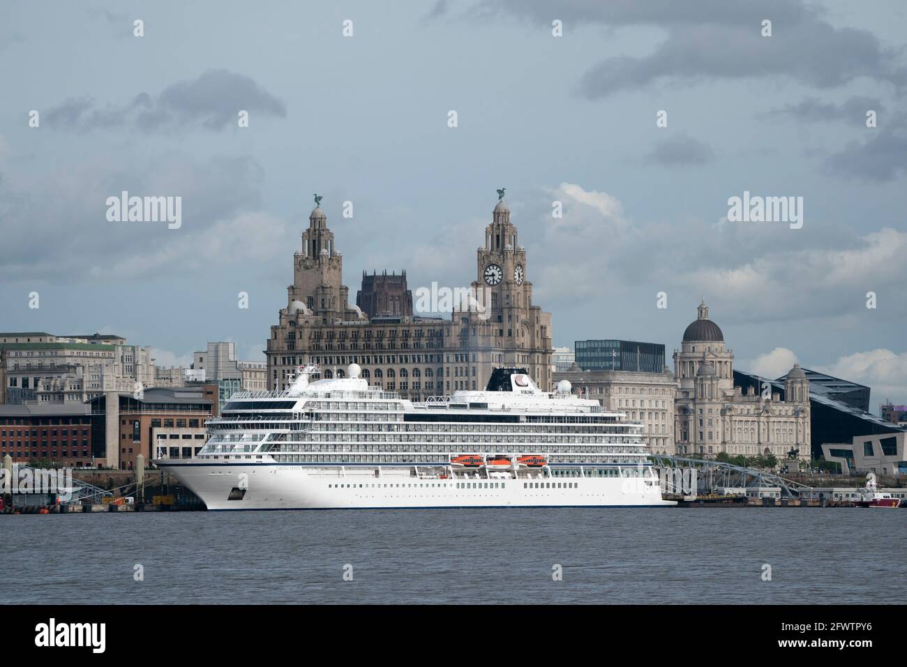Liverpool, Royaume-Uni, le 24 mai 2021. Le viking Vénus un tout nouveau navire quittera Liverpool après sa première visite dans la ville lancement de la saison de croisière. Le terminal de croisière de Liverpool prévoit environ 80 navires de croisière, ce qui facilite les restrictions de verrouillage. Crédit : Jon Super/Alay Live News. Banque D'Images