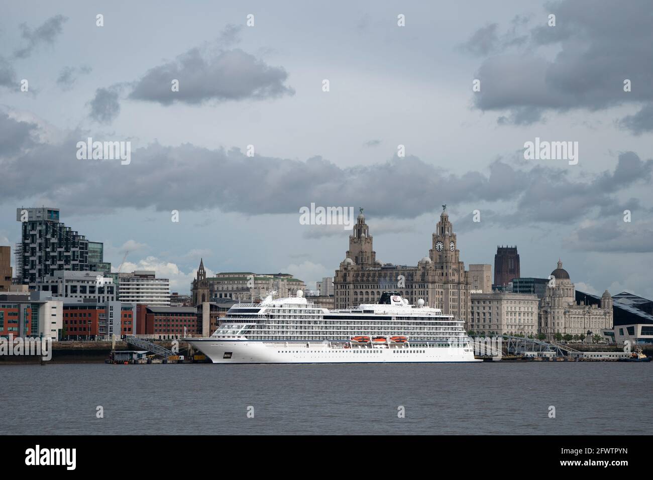 Liverpool, Royaume-Uni, le 24 mai 2021. Le viking Vénus un tout nouveau navire quittera Liverpool après sa première visite dans la ville lancement de la saison de croisière. Le terminal de croisière de Liverpool prévoit environ 80 navires de croisière, ce qui facilite les restrictions de verrouillage. Crédit : Jon Super/Alay Live News. Banque D'Images