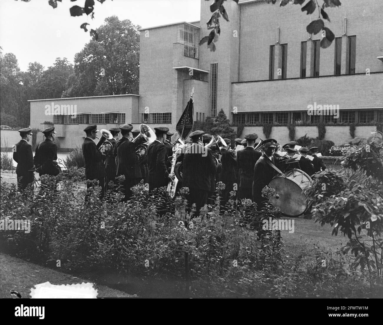 Réception Royal Fanfare corps Luxembourg, 6 août 1951, Receipts, pays-Bas, agence de presse du xxe siècle photo, nouvelles à retenir, documentaire, photographie historique 1945-1990, histoires visuelles, L'histoire humaine du XXe siècle, immortaliser des moments dans le temps Banque D'Images