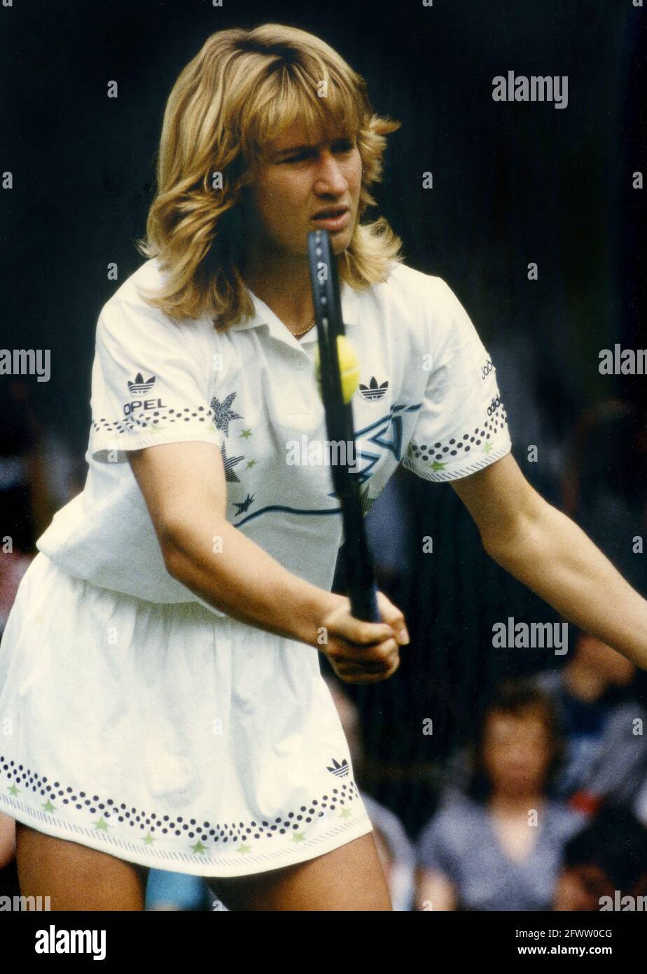 Steffi Graf jouant au tournoi de tennis de Wimbledon juillet 1986 Banque D'Images