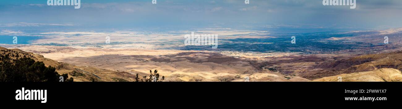 Paysage de la Terre Sainte et de la Mer Morte vu du Mont Nebo, en Jordanie Banque D'Images