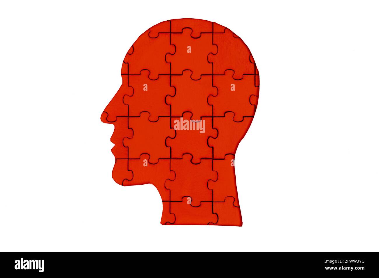 Silhouette d'une tête humaine en pièces de puzzle rouges isolé sur blanc Banque D'Images