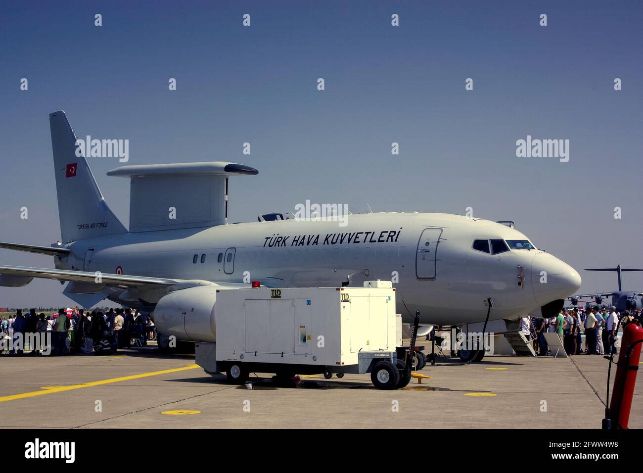 İzmir, TURQUIE - juin 04 2011 : plusieurs avions de l'armée de l'air turque, y compris l'avion de surveance Boeing 737 AEW&C, se réunissent pour célébrer le Tu Banque D'Images