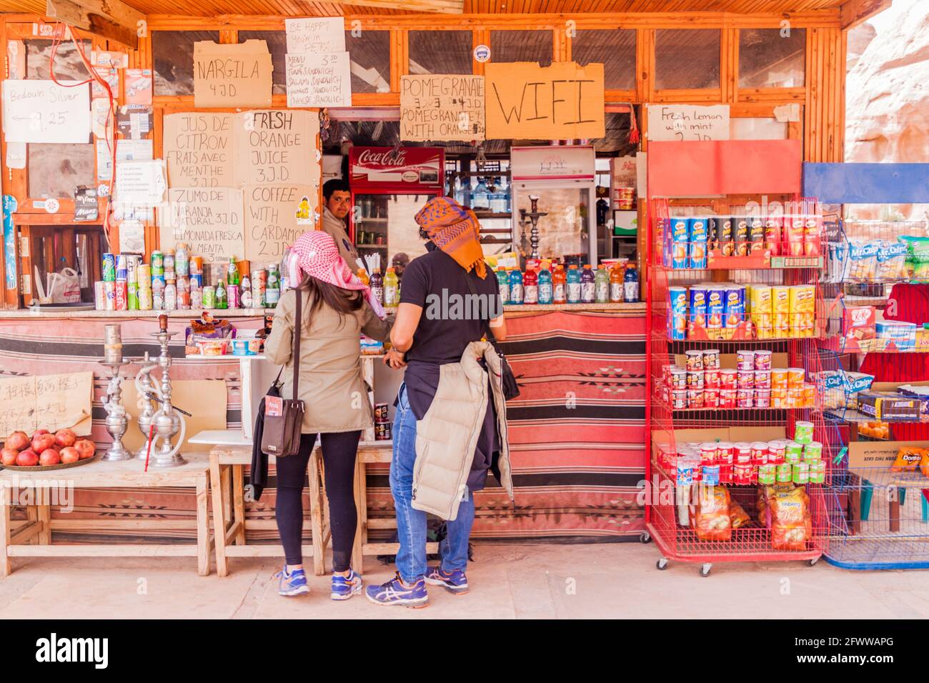 PETRA, JORDANIE - 23 MARS 2017 : petite boutique dans l'ancienne ville de Petra, Jordanie Banque D'Images