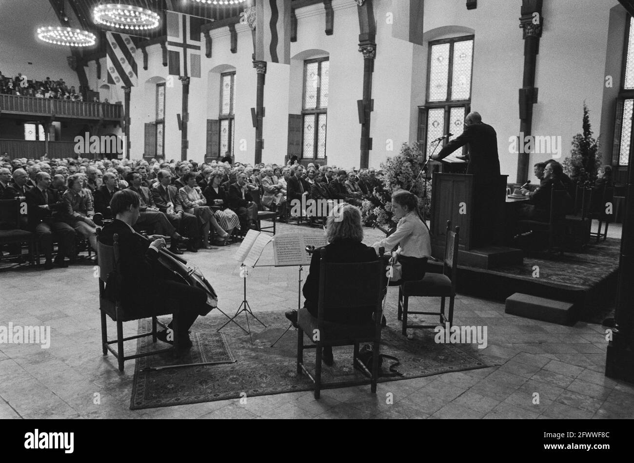 Comité historique de la Commission, Chr. La commémoration de Gerbrandy à Ridderzaal, 7 mai 1985, commémorations, pays-Bas, Agence de presse du XXe siècle photo, nouvelles à retenir, documentaire, photographie historique 1945-1990, histoires visuelles, L'histoire humaine du XXe siècle, immortaliser des moments dans le temps Banque D'Images