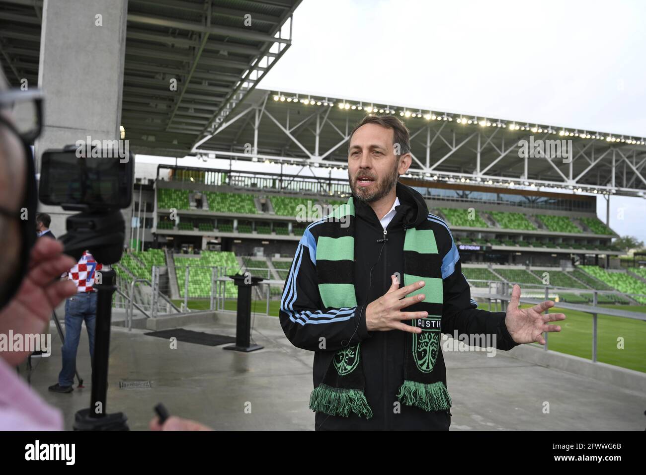Austin, TX USA, mai 24 2021 : les responsables du FC d'Austin et le juge du comté ANDY BROWN annoncent que la baisse du nombre de pandémies permettra une capacité de stade de 100 % pour le match d'ouverture de la ligue majeure de football d'Austin le mois prochain. Le stade accueillera l'équipe nationale des femmes de football des États-Unis dans un cadre amical avec le Nigeria le 16 juin 2021. Crédit : Bob Daemmrich/Alay Live News Banque D'Images Austin, TX USA, mai 24 2021 : les responsables du FC d'Austin et le juge du comté ANDY BROWN annoncent que la baisse du nombre de pandémies permettra une capacité de stade de 100 % pour le match d'ouverture de la ligue majeure de football d'Austin le mois prochain. Le stade accueillera l'équipe nationale des femmes de football des États-Unis dans un cadre amical avec le Nigeria le 16 juin 2021. Crédit : Bob Daemmrich/Alay Live News Banque D'Images
