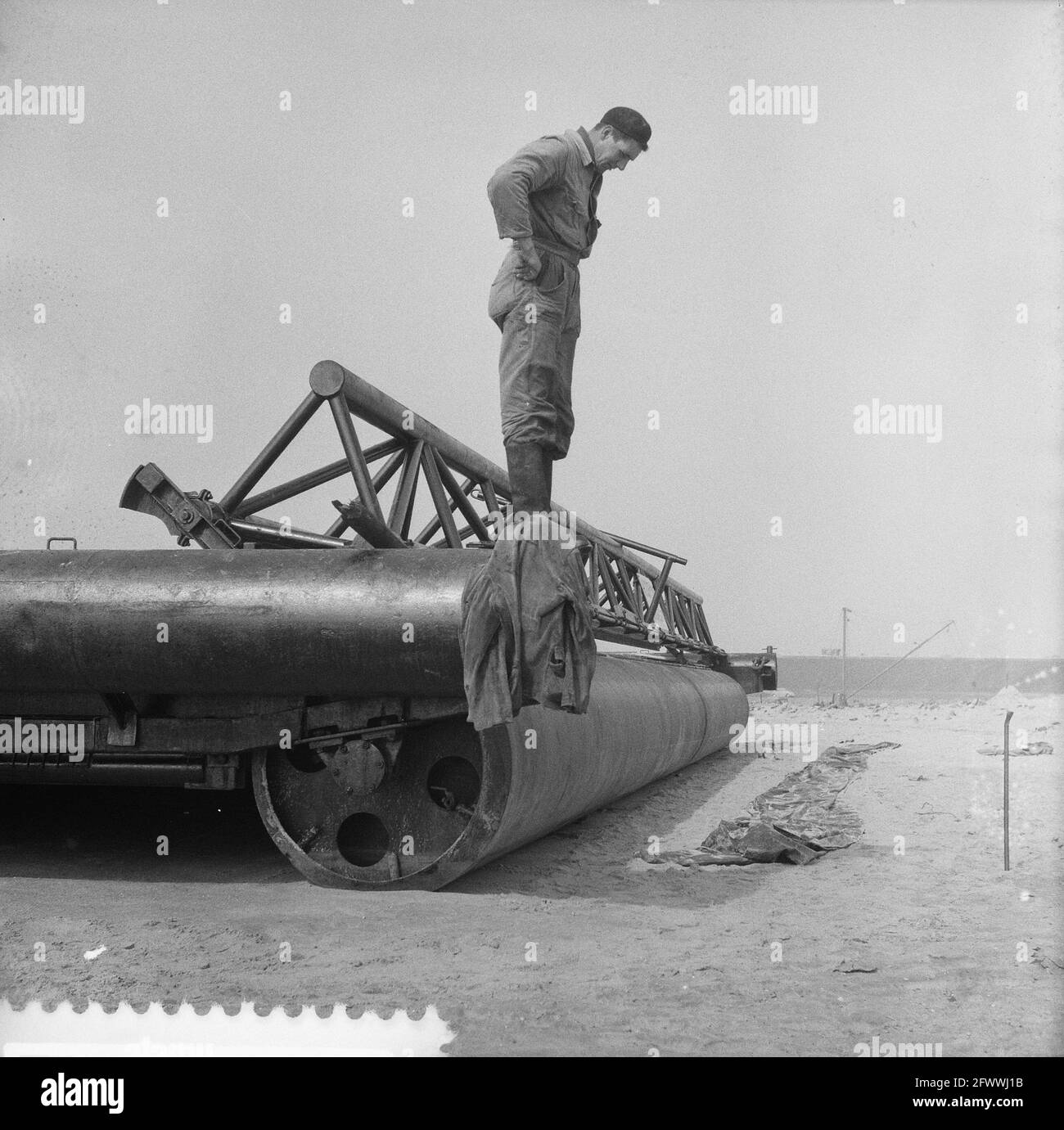 Essais à Goes avec un rouleau sous-marin par le ministère des travaux publics, 25 mars 1959, pays-Bas, agence de presse du XXe siècle photo, news to Remember, documentaire, photographie historique 1945-1990, histoires visuelles, L'histoire humaine du XXe siècle, immortaliser des moments dans le temps Banque D'Images