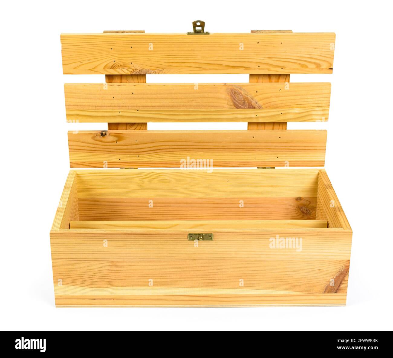 Caisse ouverte en bois isolée sur fond blanc avec chemin de découpe Photo  Stock - Alamy