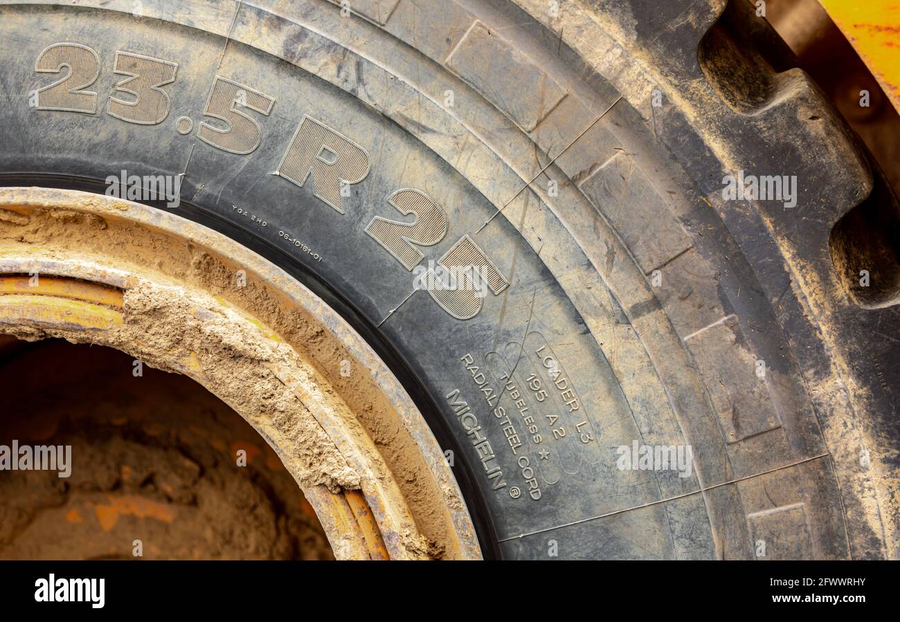 Image détaillée d'un pneu Michelin sur un chargeur frontal Banque D'Images