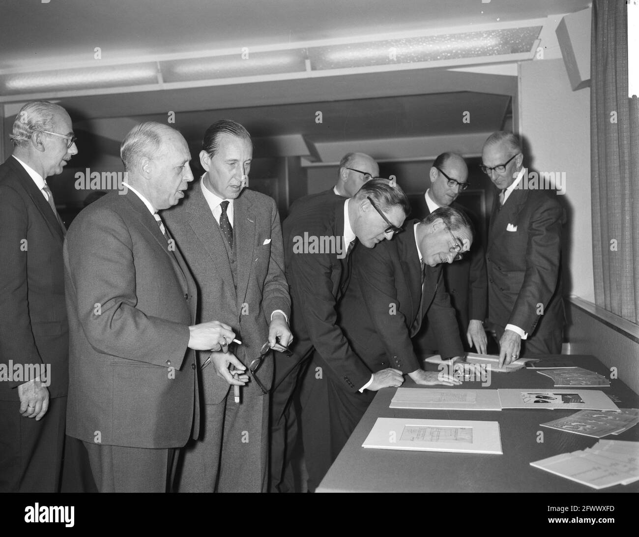 Association de cession de négociation de valeurs mobilières . Visitez delegati H. A. du KSG . Visite par délégation du Haut Autor., 30 octobre 1961, visites, délégations, Tours, pays-Bas, agence de presse du XXe siècle photo, news to remember, documentaire, photographie historique 1945-1990, histoires visuelles, L'histoire humaine du XXe siècle, immortaliser des moments dans le temps Banque D'Images