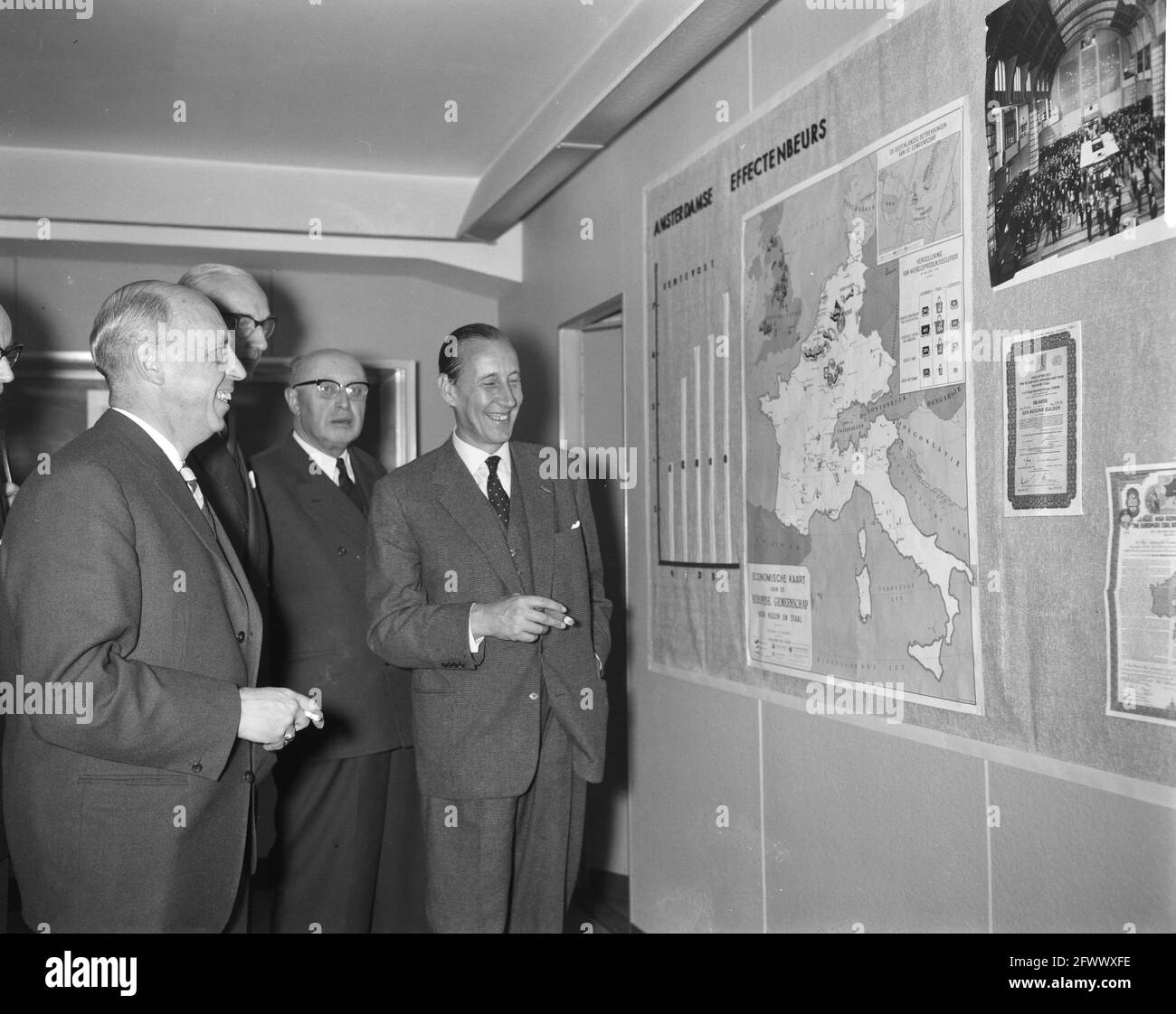 Association de cession de négociation de valeurs mobilières . Visitez delegati H. A. du KSG . Visite par délégation du Haut Autor., 30 octobre 1961, visites, délégations, Tours, pays-Bas, agence de presse du XXe siècle photo, news to remember, documentaire, photographie historique 1945-1990, histoires visuelles, L'histoire humaine du XXe siècle, immortaliser des moments dans le temps Banque D'Images