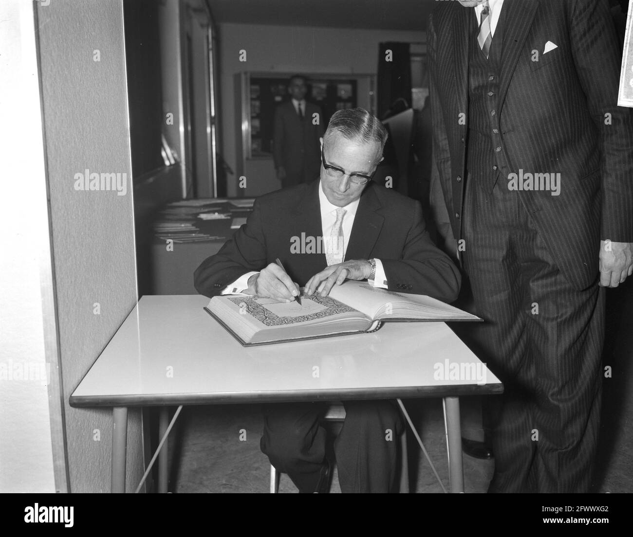 Association de cession de négociation de valeurs mobilières . Visitez delegati H. A. du KSG . Visite par délégation du Haut Autor., 30 octobre 1961, visites, délégations, Tours, pays-Bas, agence de presse du XXe siècle photo, news to remember, documentaire, photographie historique 1945-1990, histoires visuelles, L'histoire humaine du XXe siècle, immortaliser des moments dans le temps Banque D'Images