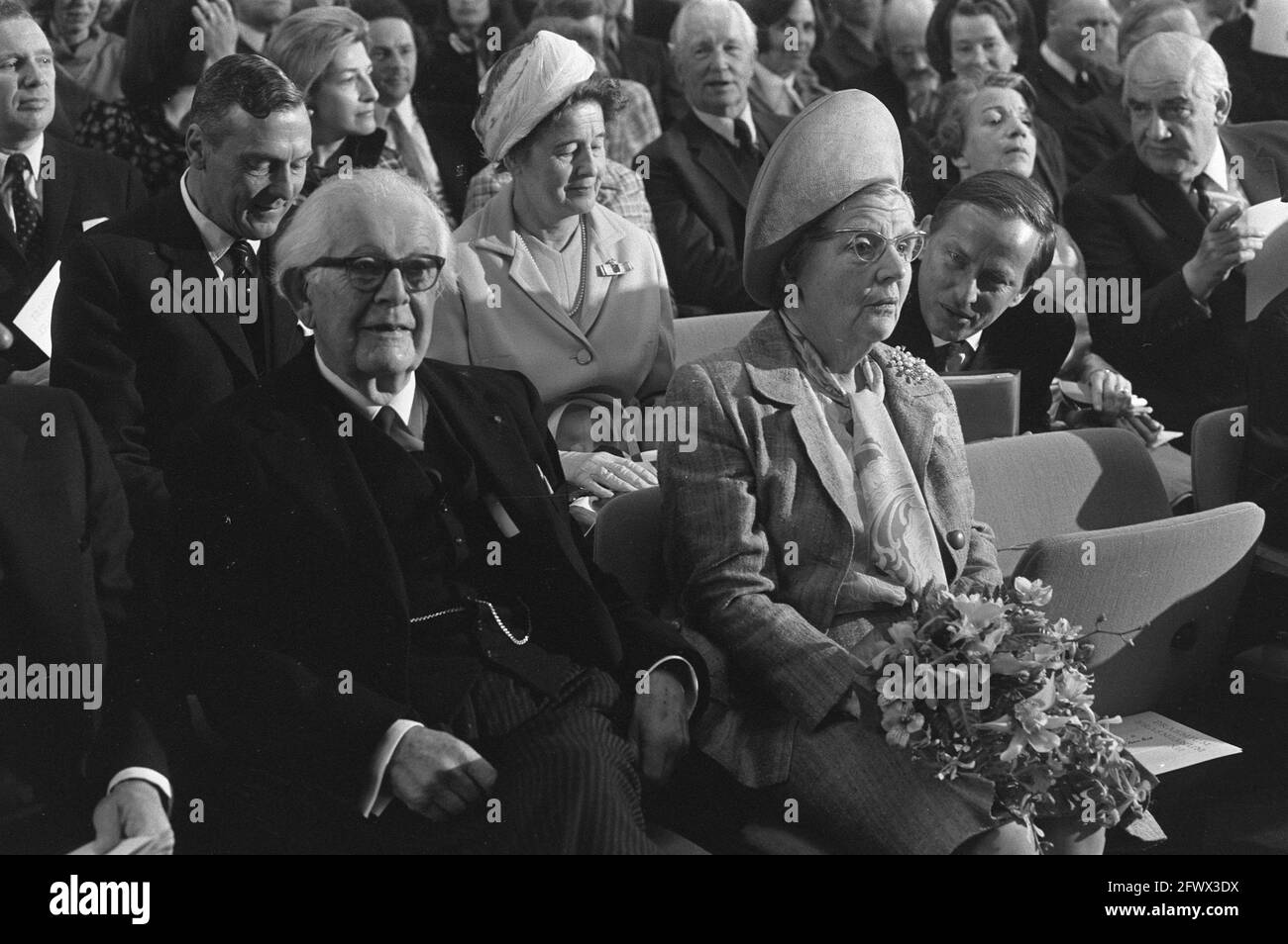 Le professeur Piaget et la reine Juliana à la réunion du 7 juin 1972, professeurs, reines, Prix, prix scientifiques, pays-Bas, photo de l'agence de presse du XXe siècle, nouvelles à retenir, documentaire, photographie historique 1945-1990, histoires visuelles, L'histoire humaine du XXe siècle, immortaliser des moments dans le temps Banque D'Images