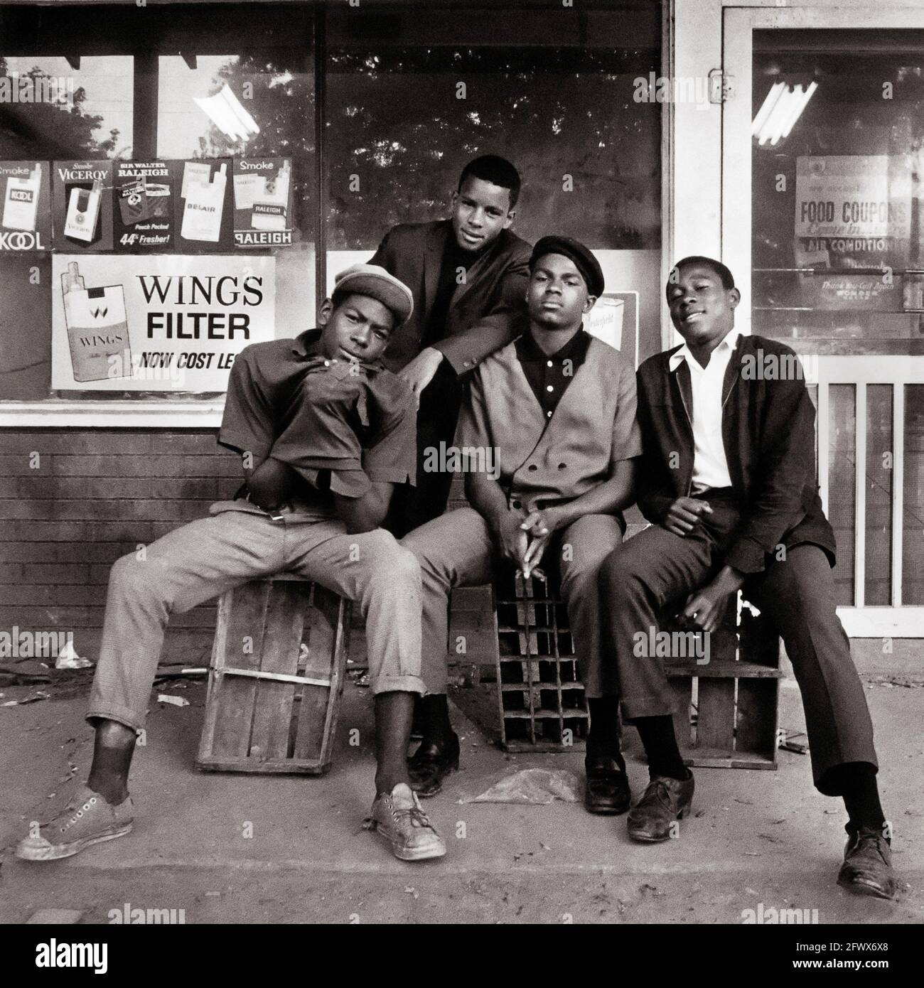Mississippi Teens pose pour appareil photo; 1968 Banque D'Images