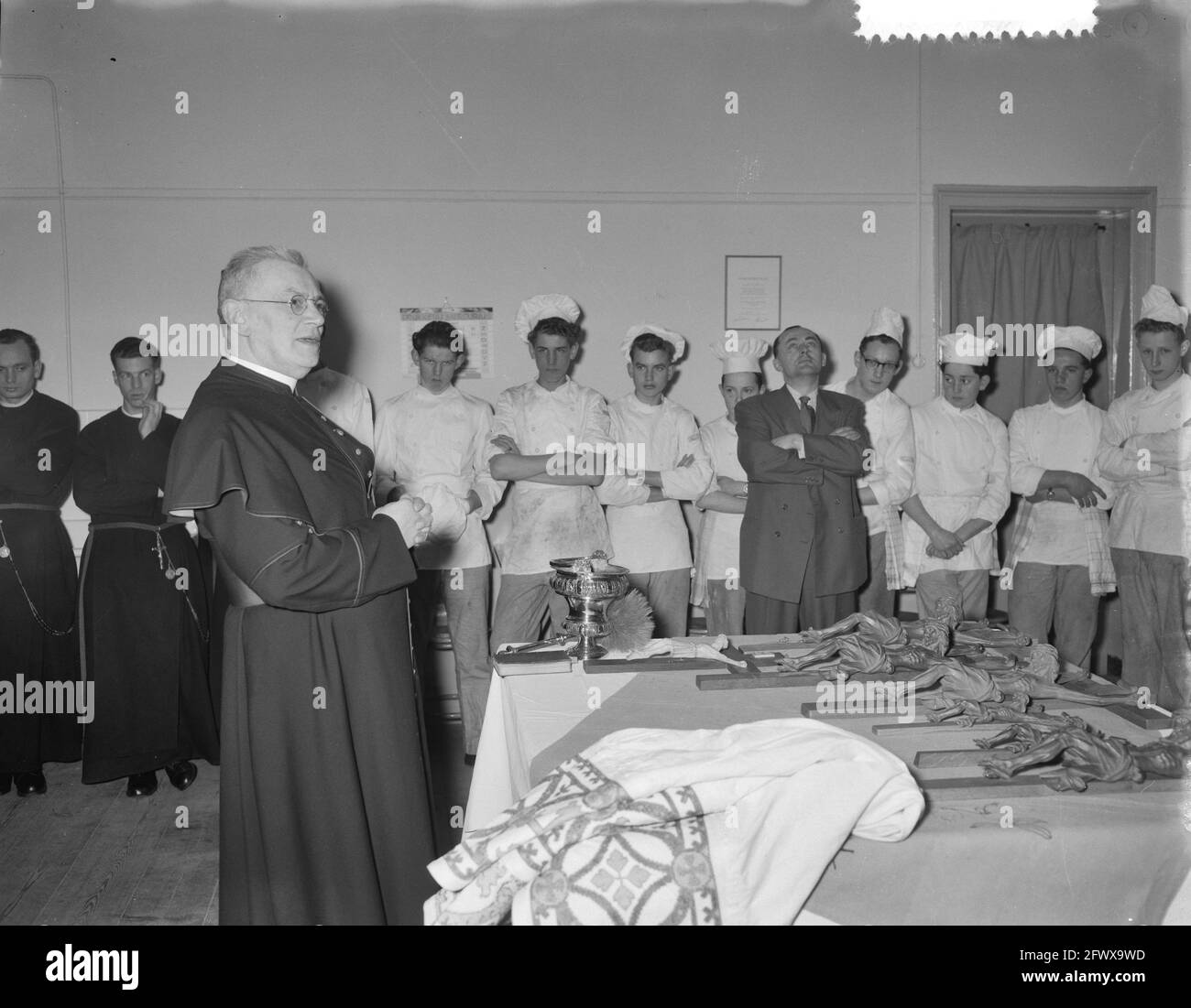 Inauguration de la nouvelle école R. K. Pastry par Monseigneur Nolet, 28 janvier 1955, ouvertures, pays-Bas, agence de presse du xxe siècle photo, nouvelles à retenir, documentaire, photographie historique 1945-1990, histoires visuelles, L'histoire humaine du XXe siècle, immortaliser des moments dans le temps Banque D'Images