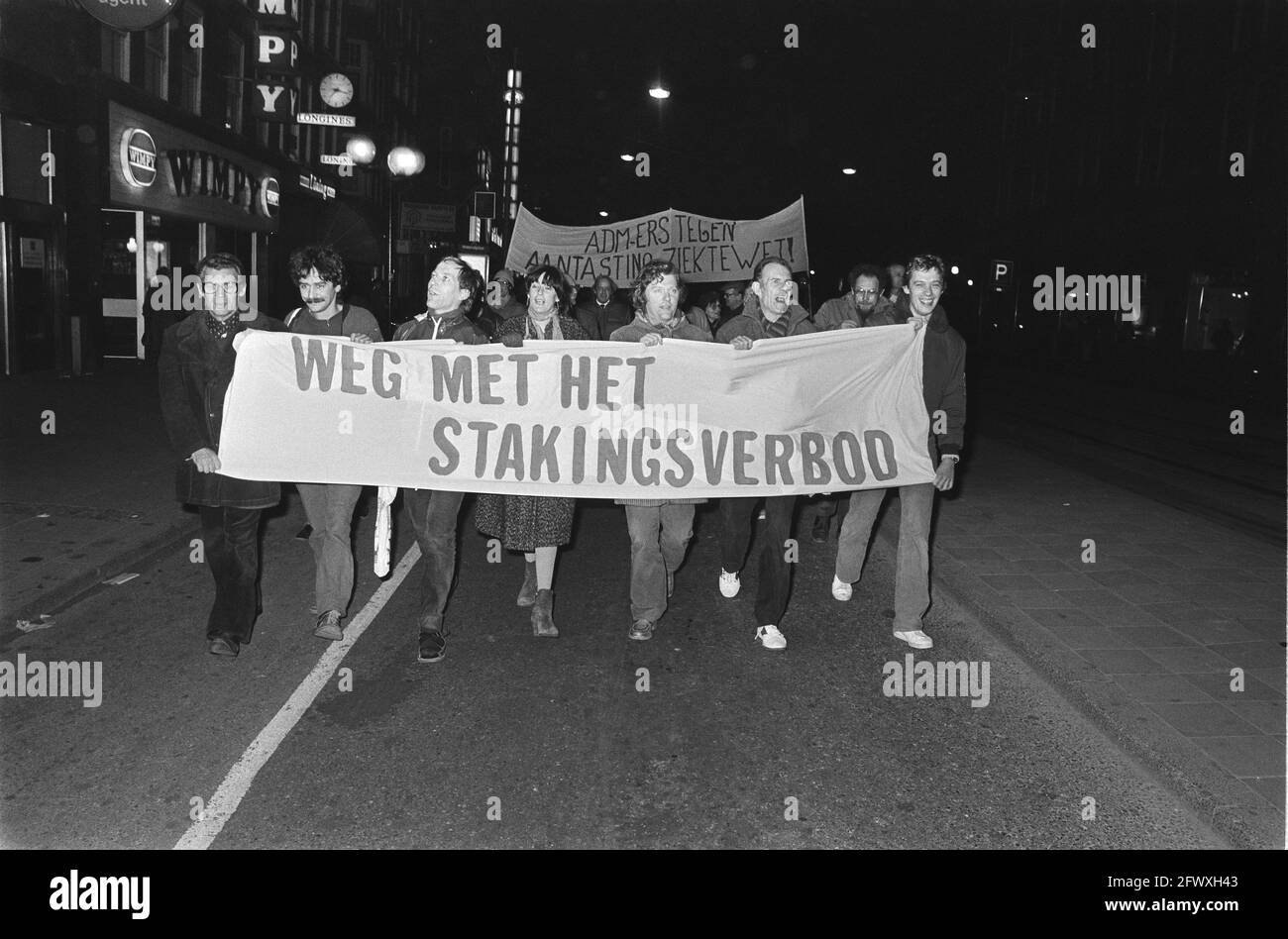 Manifestation de protestation à Amsterdam contre l'interdiction de grève par le juge et l'affectation des indemnités de maladie, 9 mars 1982, manifestations, pays-Bas, 2 Banque D'Images