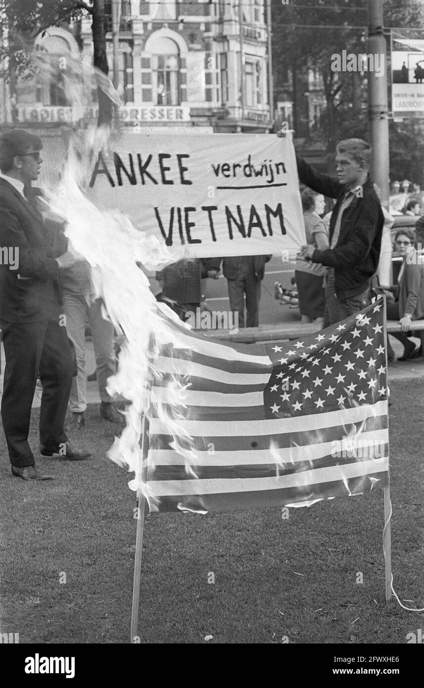 manifestations-contre-la-guerre-au-vietnam-drapeau-am-ricain-de