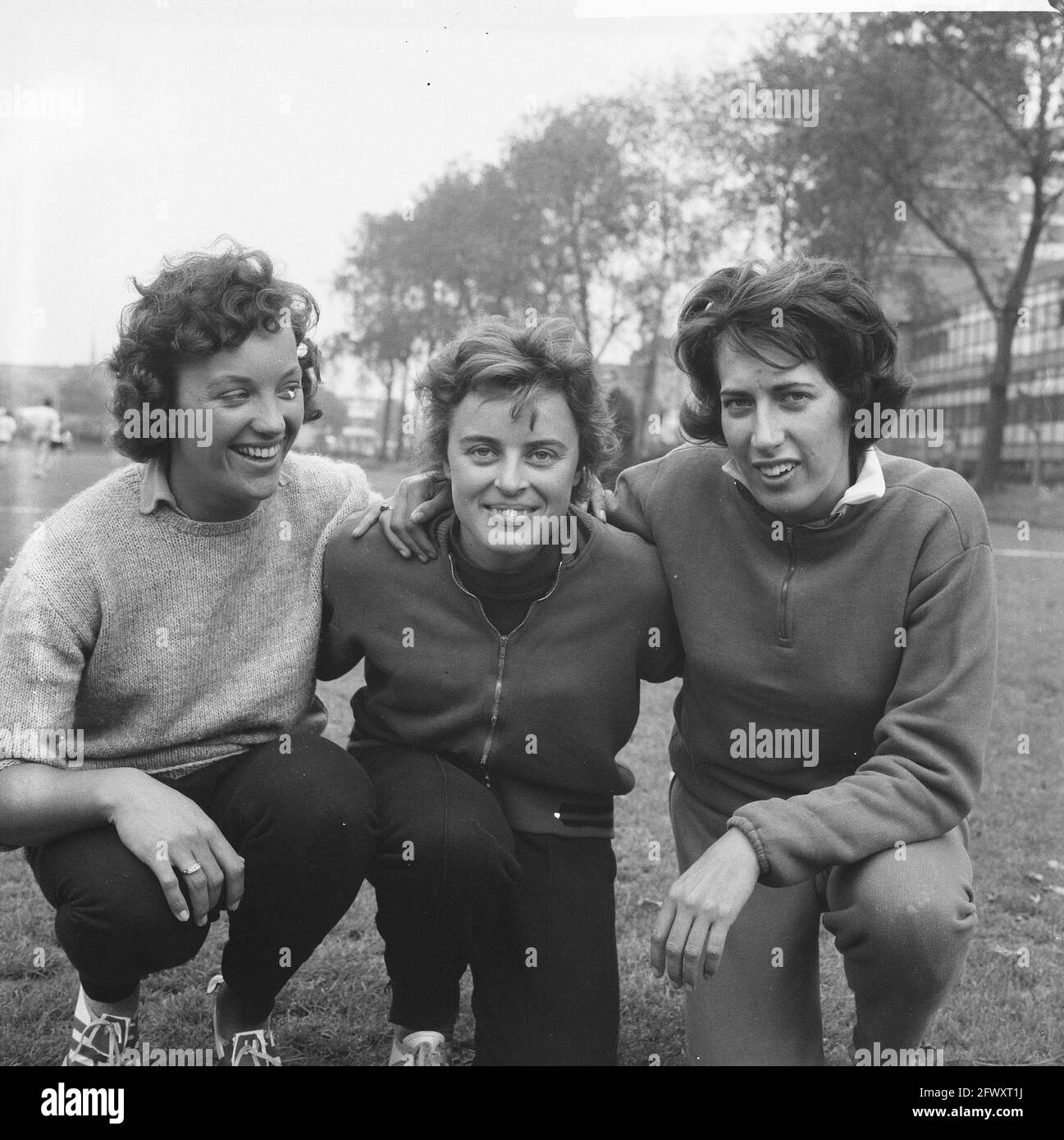 Athlétisme à Rotterdam, à gauche Nel Zwier , au milieu Tilly van der Zwaard et à droite Joke Bijleveld, 23 septembre 1962, ATLETICS, The Banque D'Images