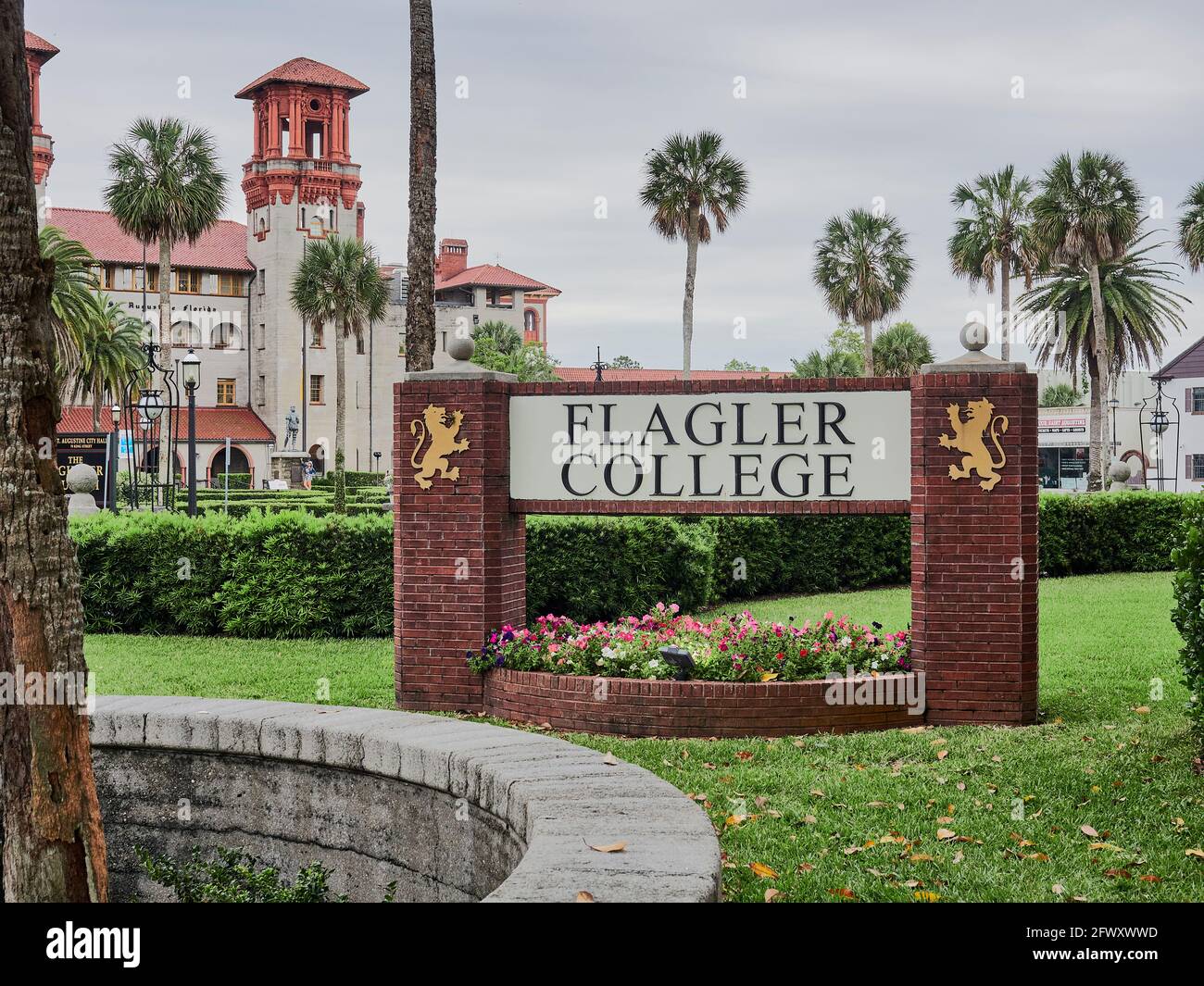 Panneau Flagler College à l'entrée principale de l'université de St Augustine, Floride, États-Unis. Banque D'Images