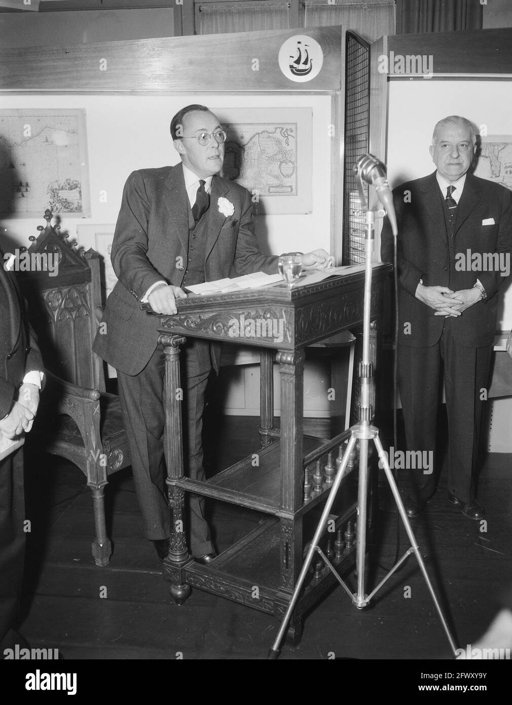 Ouverture d'une exposition à l'Institut ibéro-américain portugais espagnol par son Altesse Royale le Prince Bernhard, 14 octobre 1957, ouvertures, exposant Banque D'Images