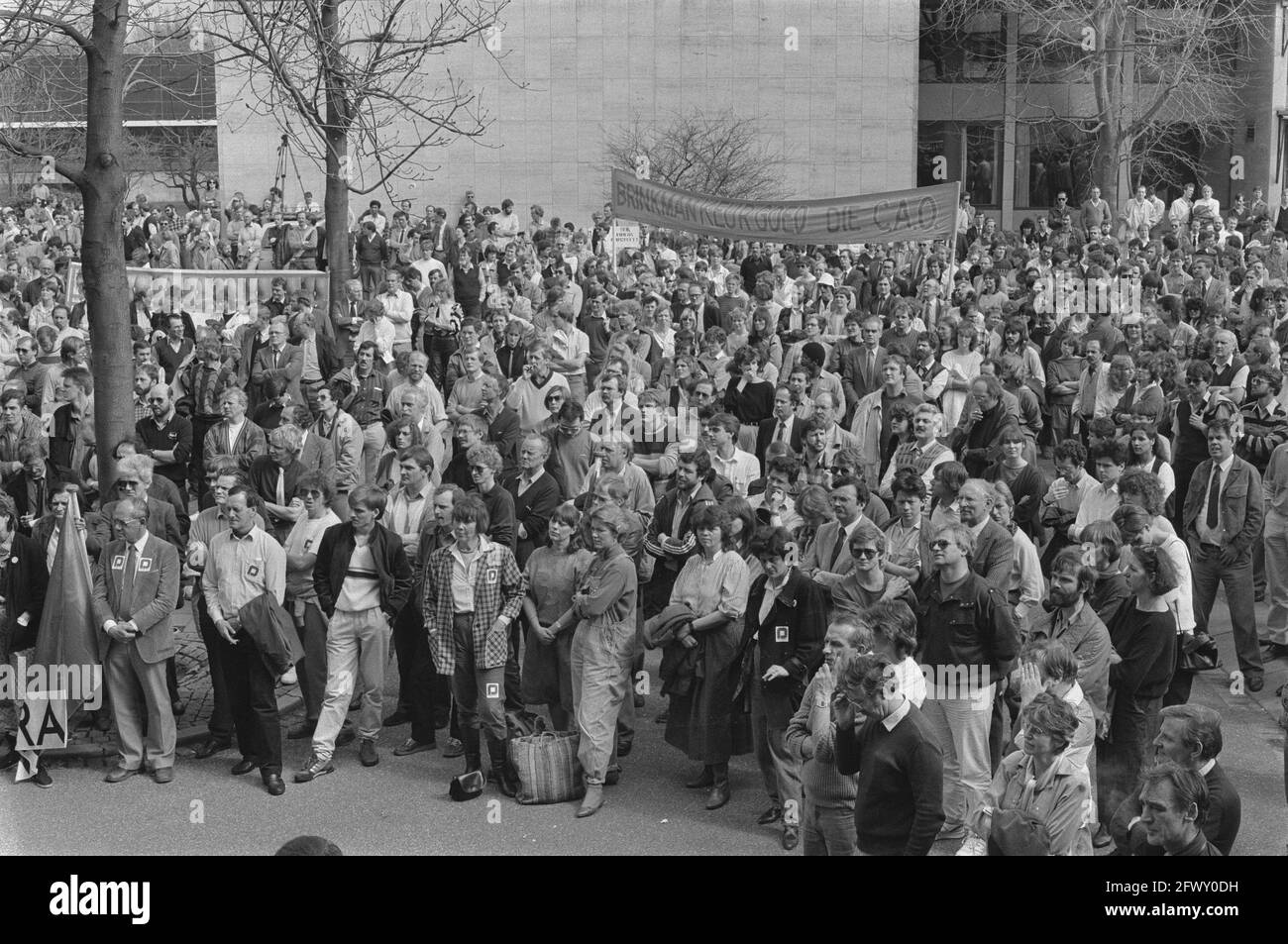 Rassemblement de protestation pour le personnel de radiodiffusion à Hilversum en raison de la déviation de CLA par le ministre Brinkman, 4 1985 avril, CLA, manifestations, broadcast Banque D'Images