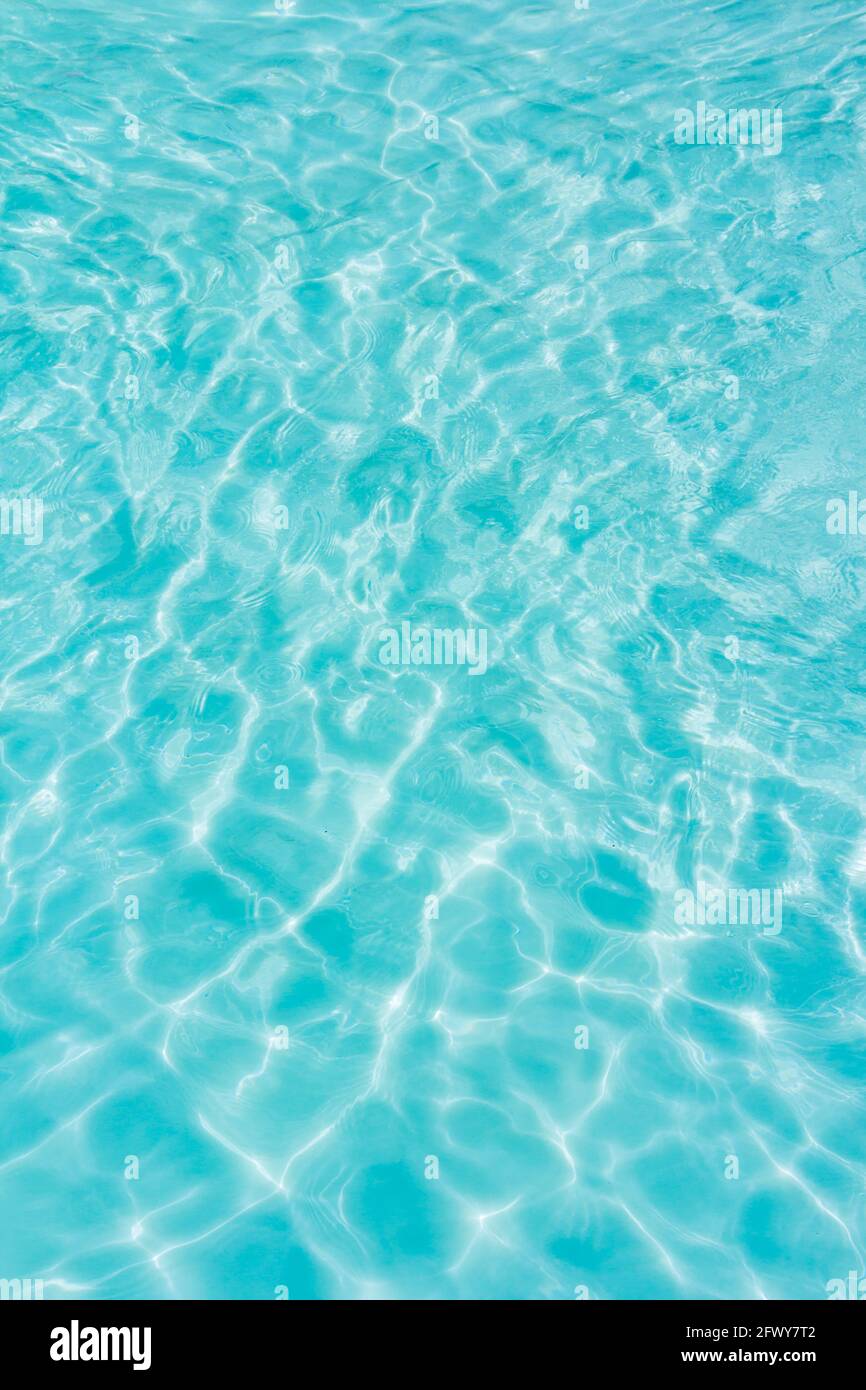Fond brillant bleu clair texture vague d'eau Banque D'Images