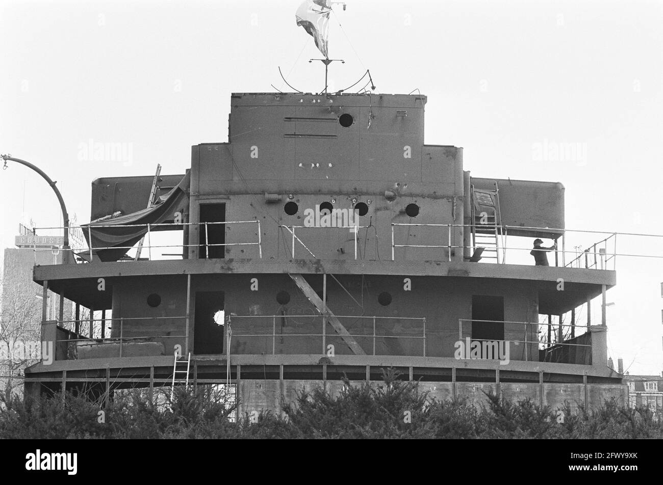 Ancien pont de navire du pétrolier Essopoort Jeromme placé et remis à neuf devant la gare de Rotterdam, le 7 janvier 1982, pétroliers, ponts de navire, Le Banque D'Images